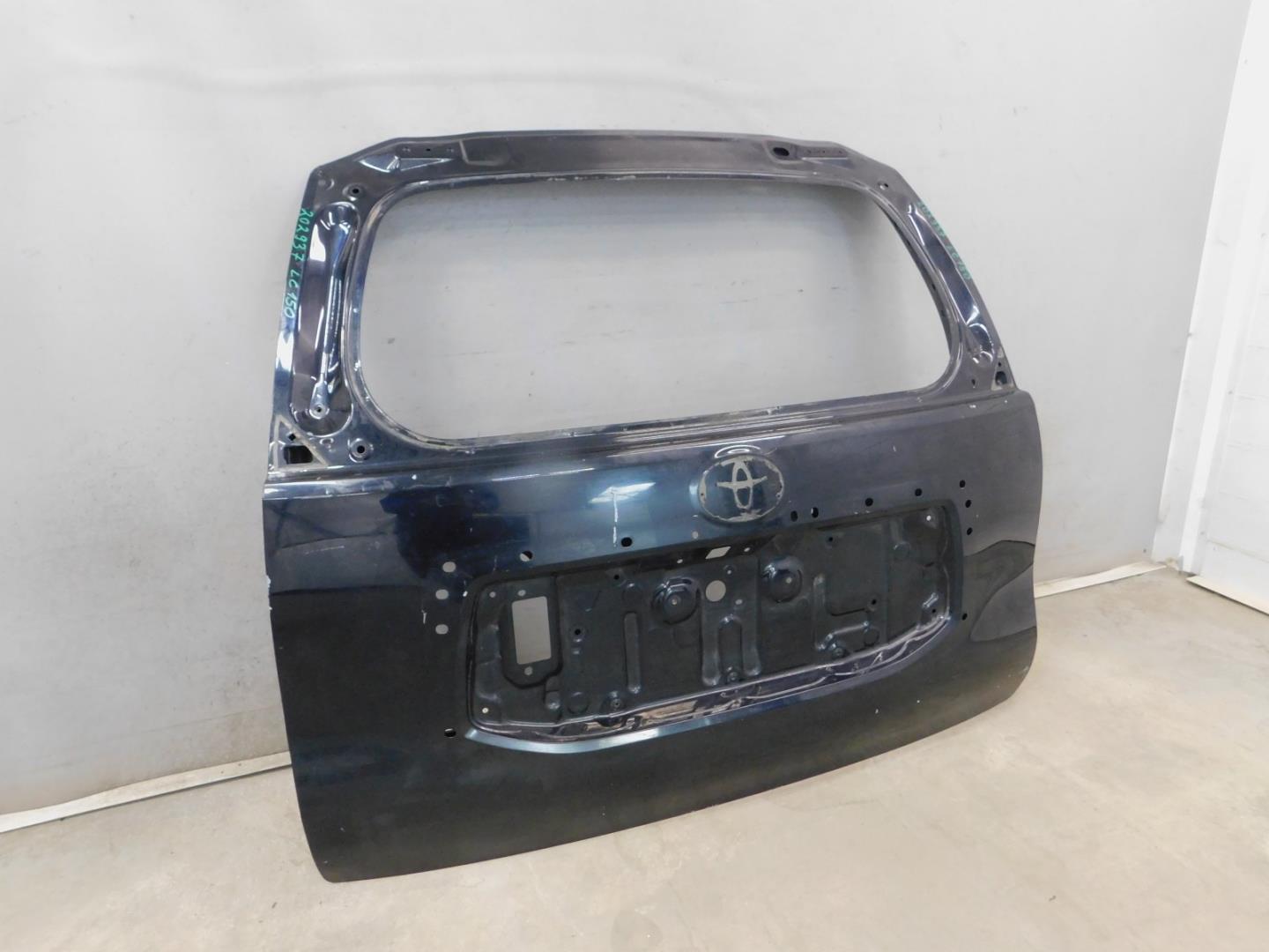 Дверь багажника