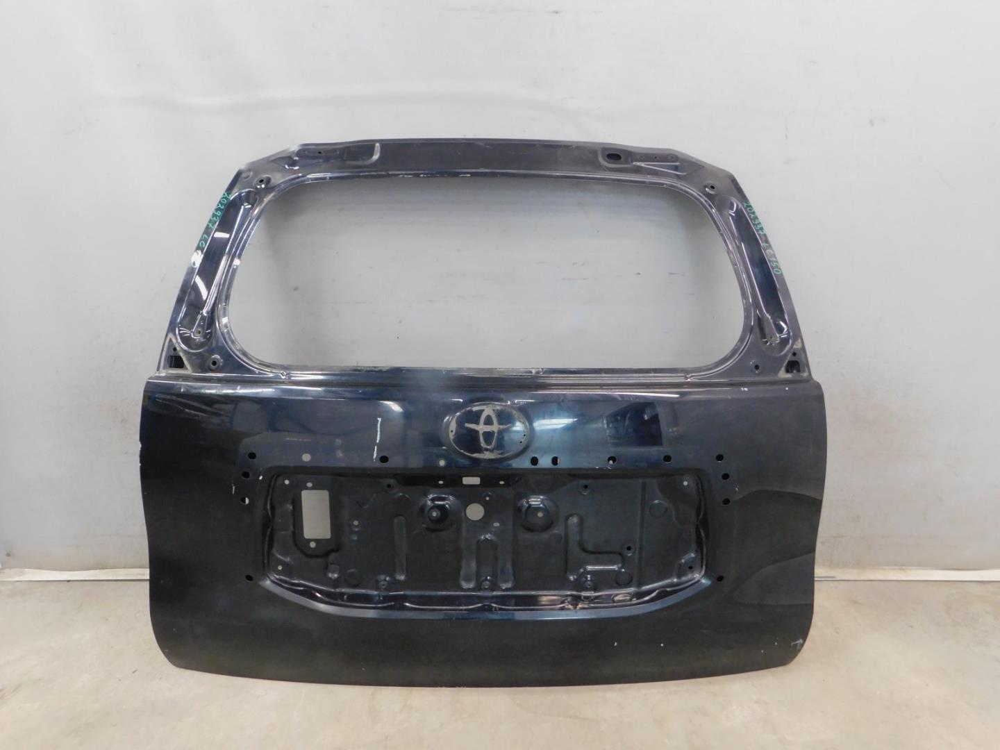 Дверь багажника