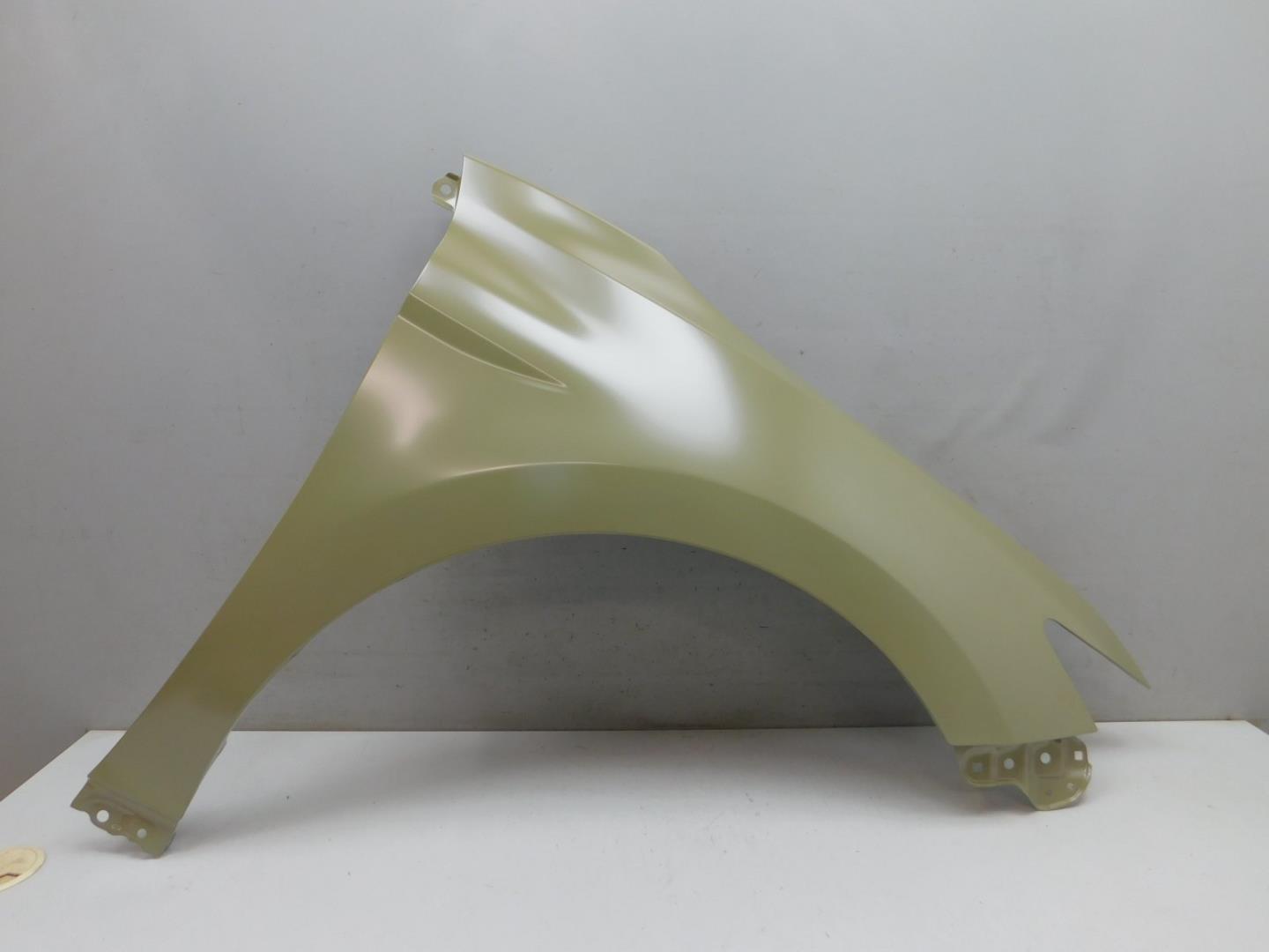 Крыло переднее правое