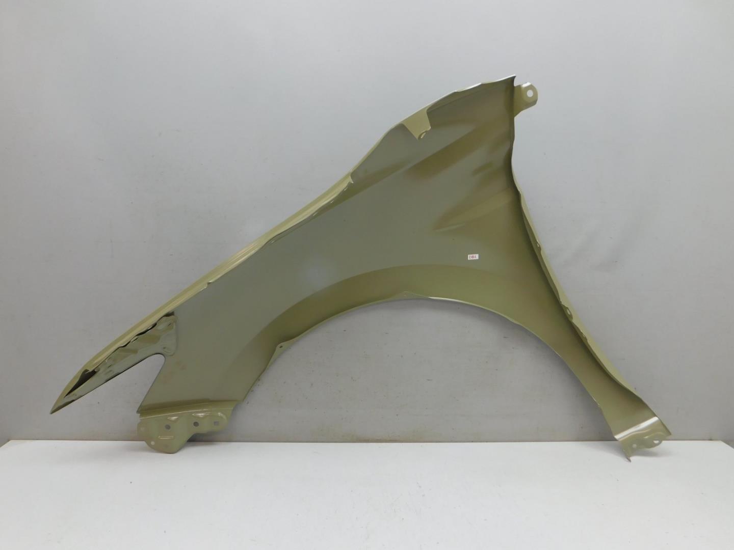 Крыло переднее правое