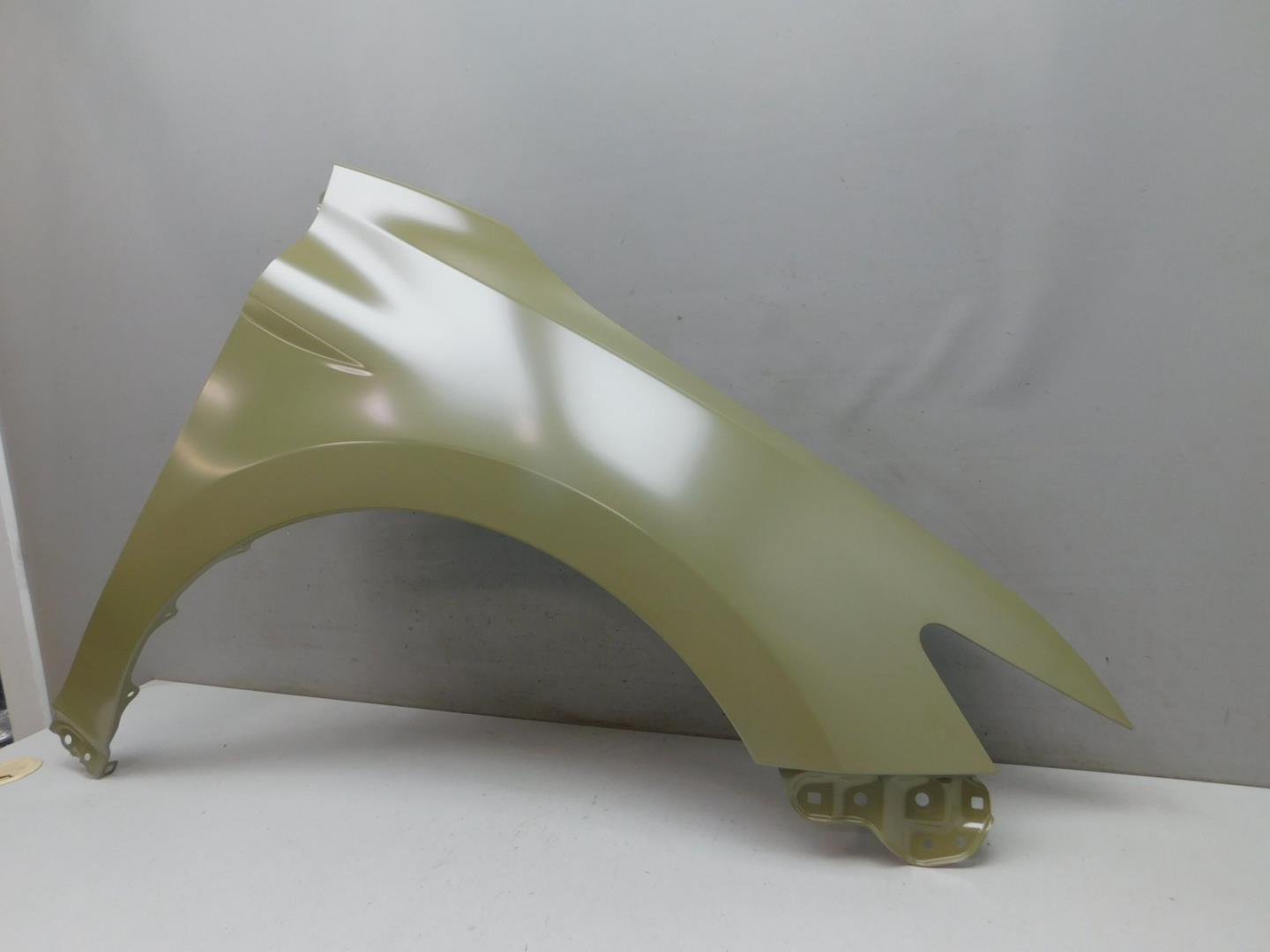 Крыло переднее правое