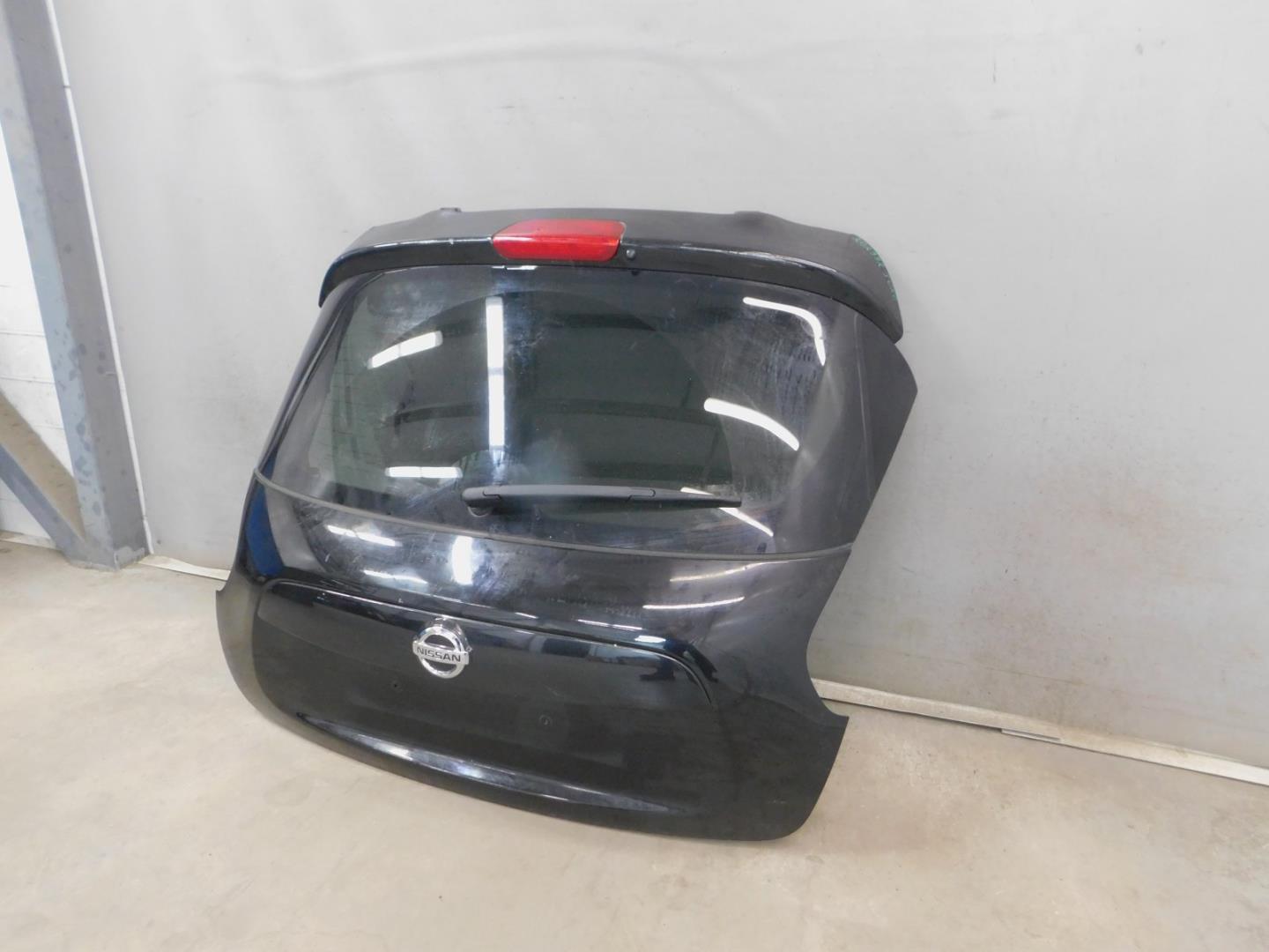 Дверь багажника