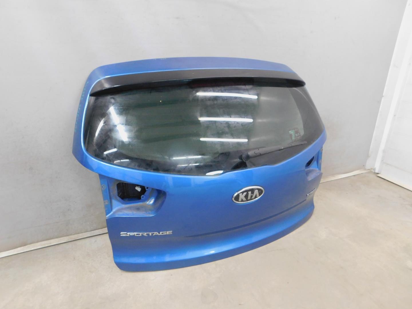 Дверь багажника