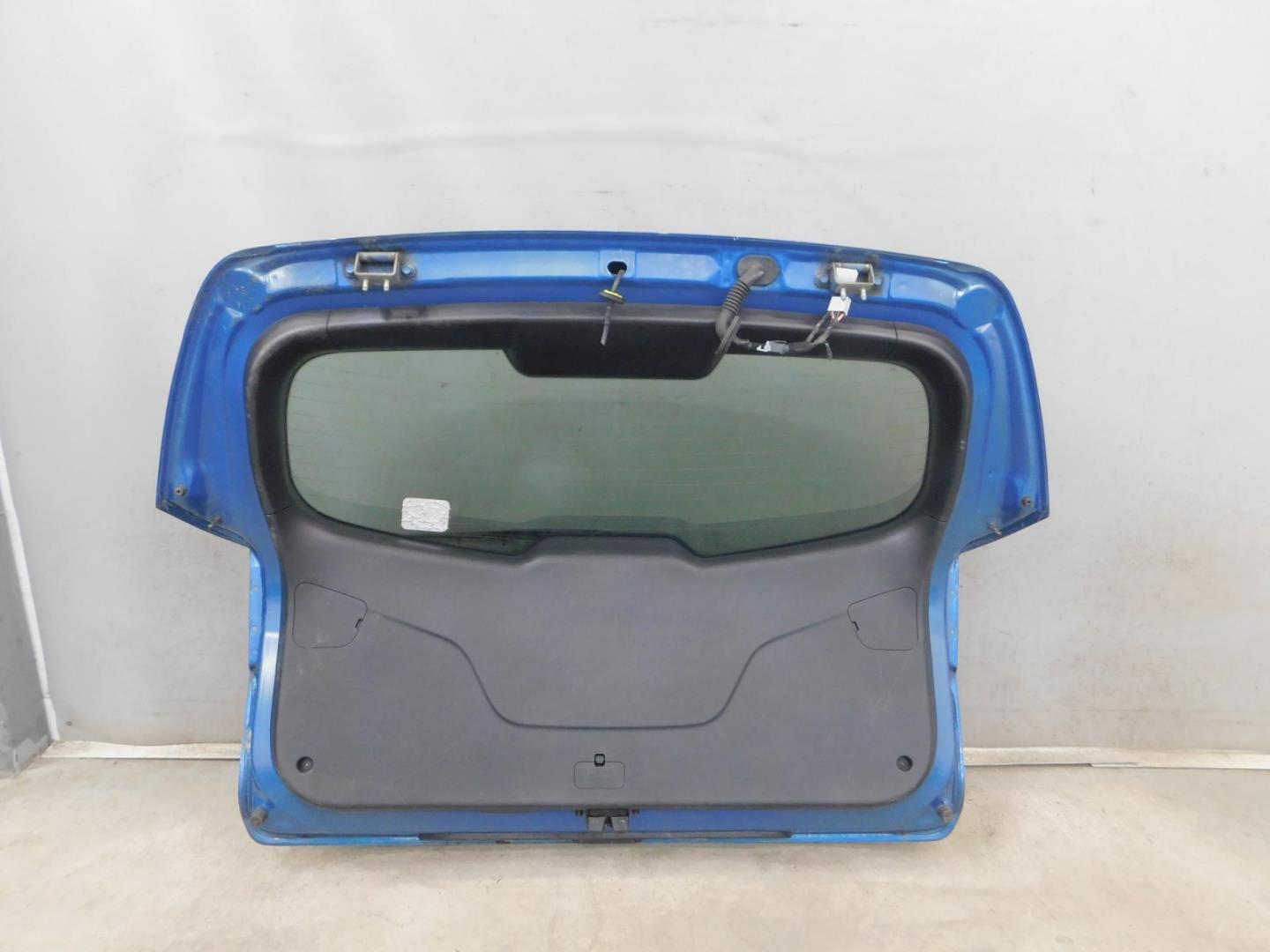 Дверь багажника