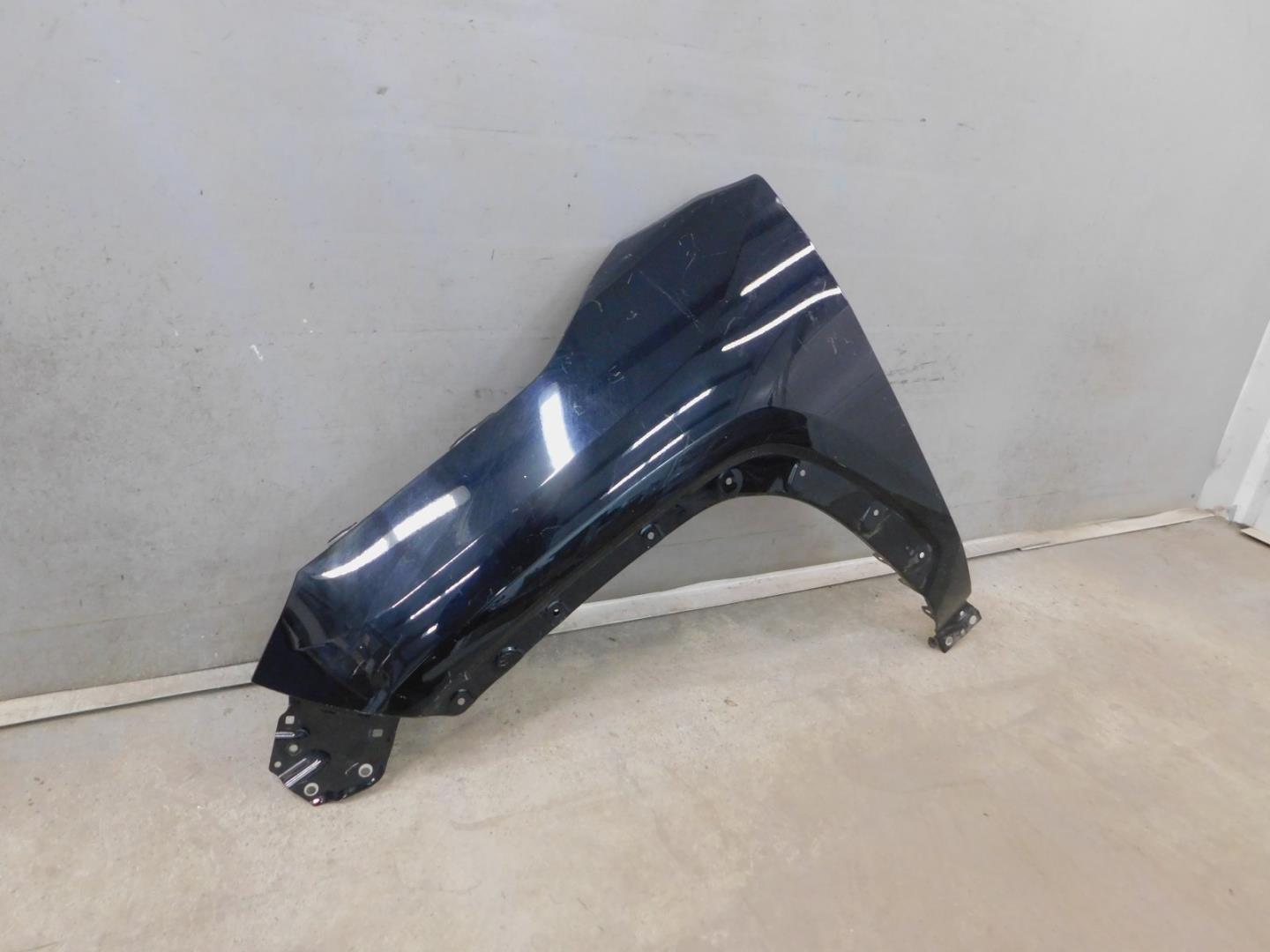 Крыло переднее левое