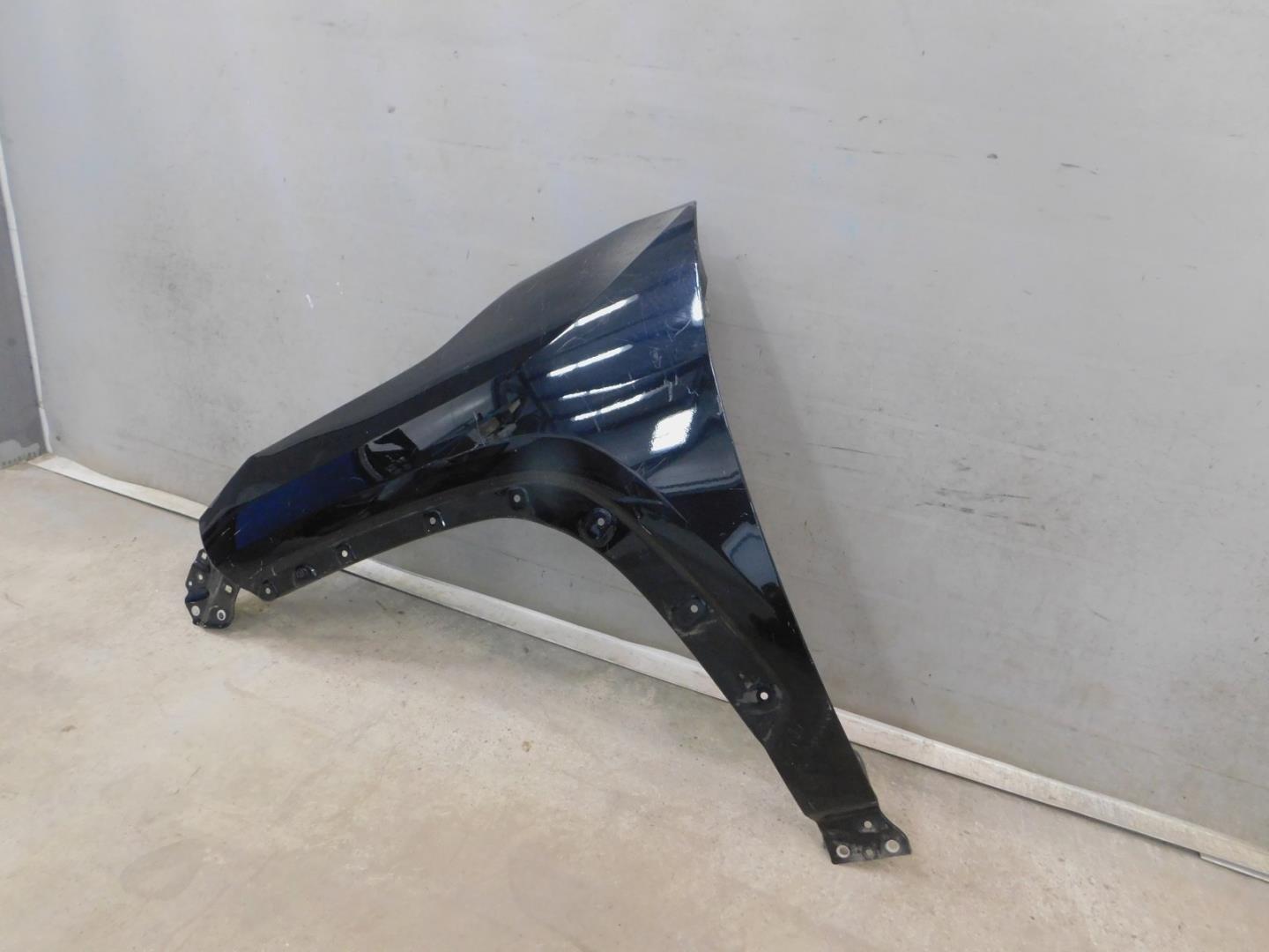 Крыло переднее левое