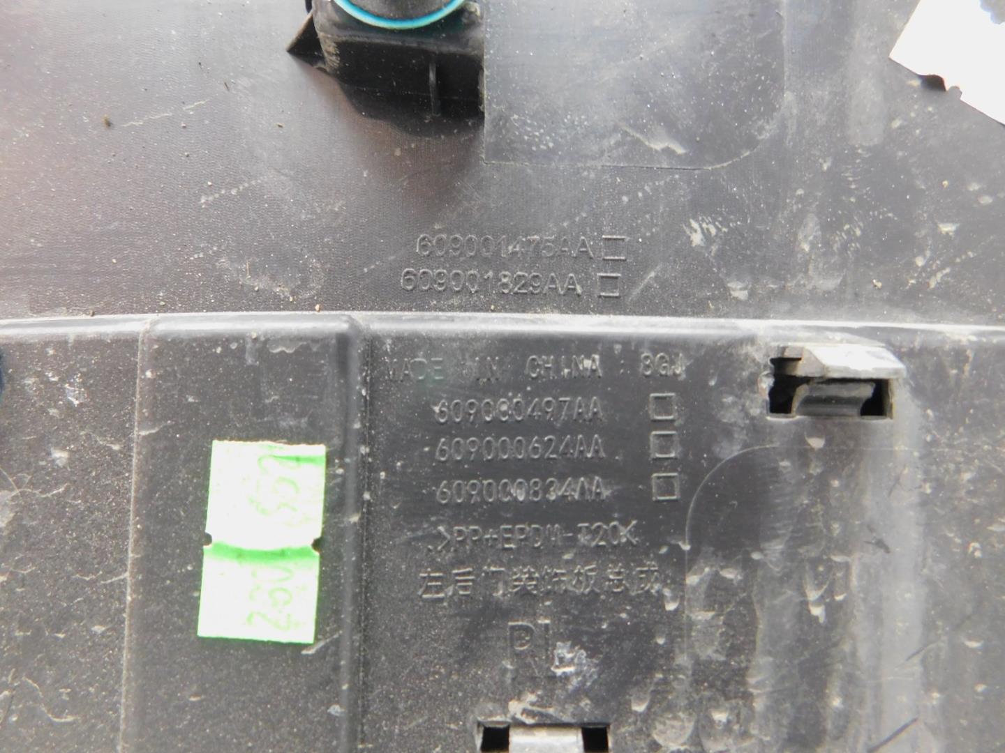 Накладка двери задней левой