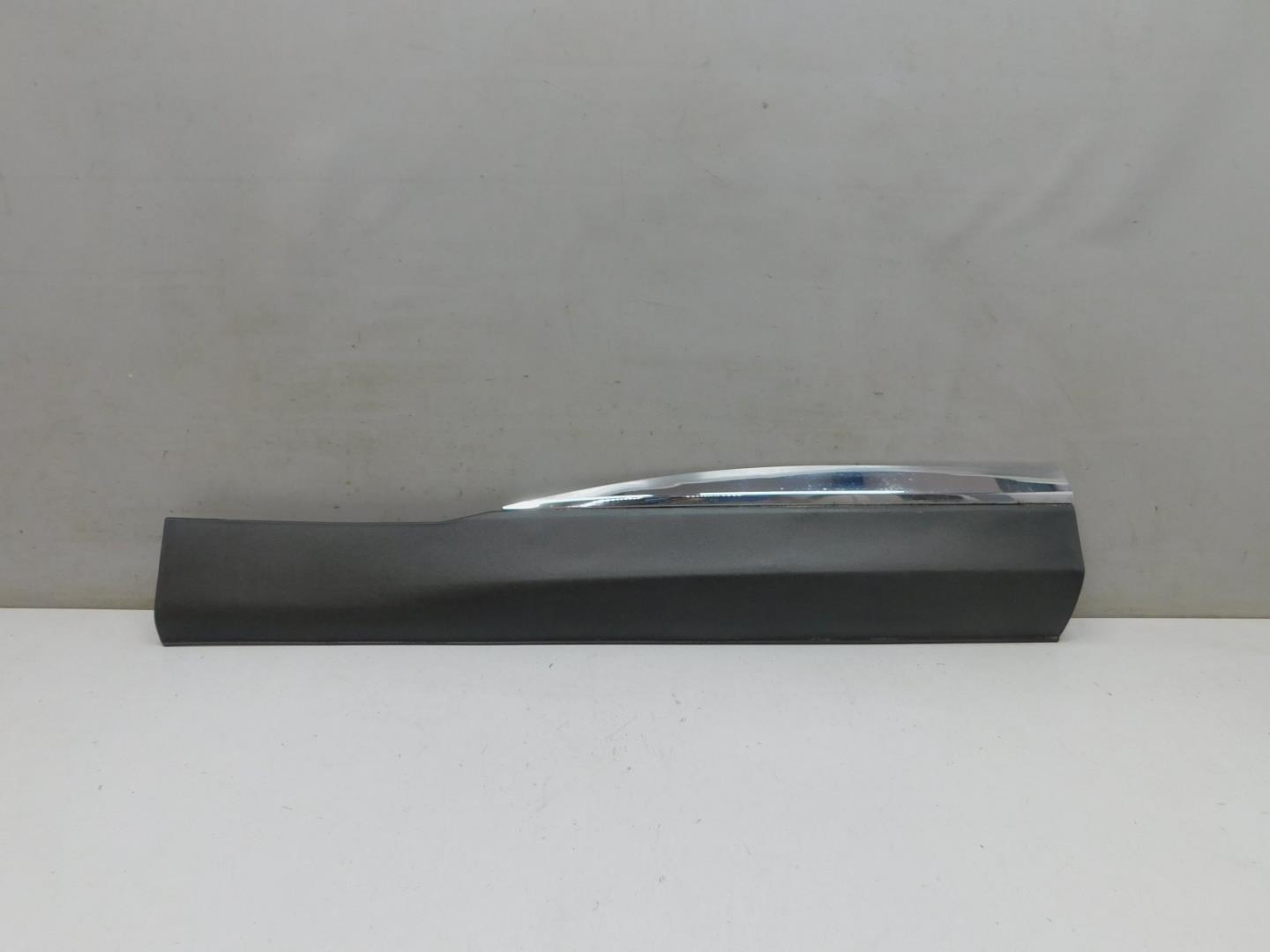 Накладка двери задней правой