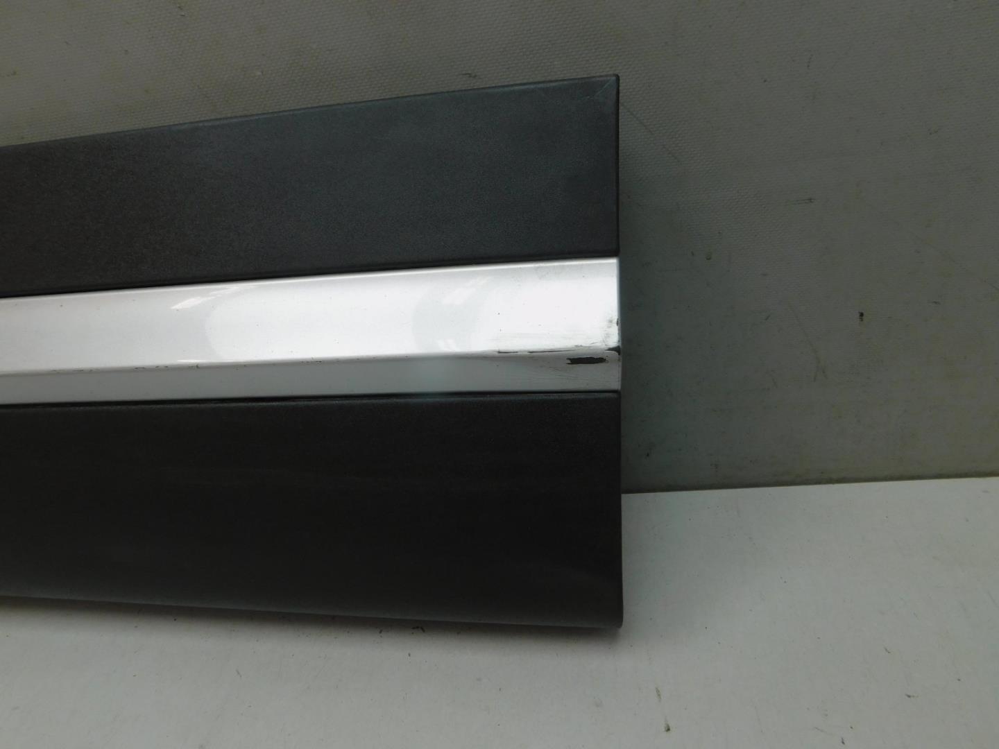 Накладка двери передней левой