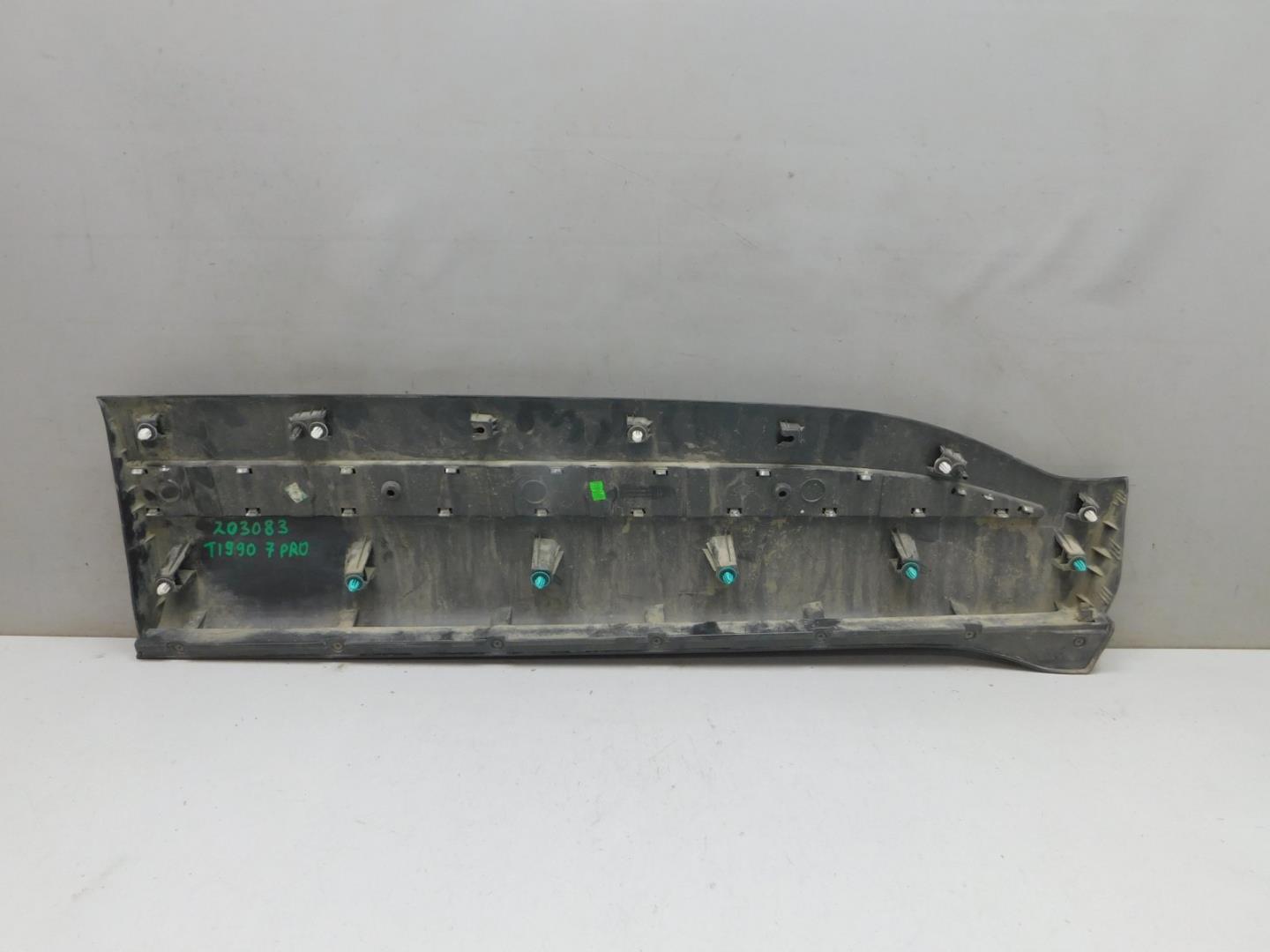 Накладка двери передней левой