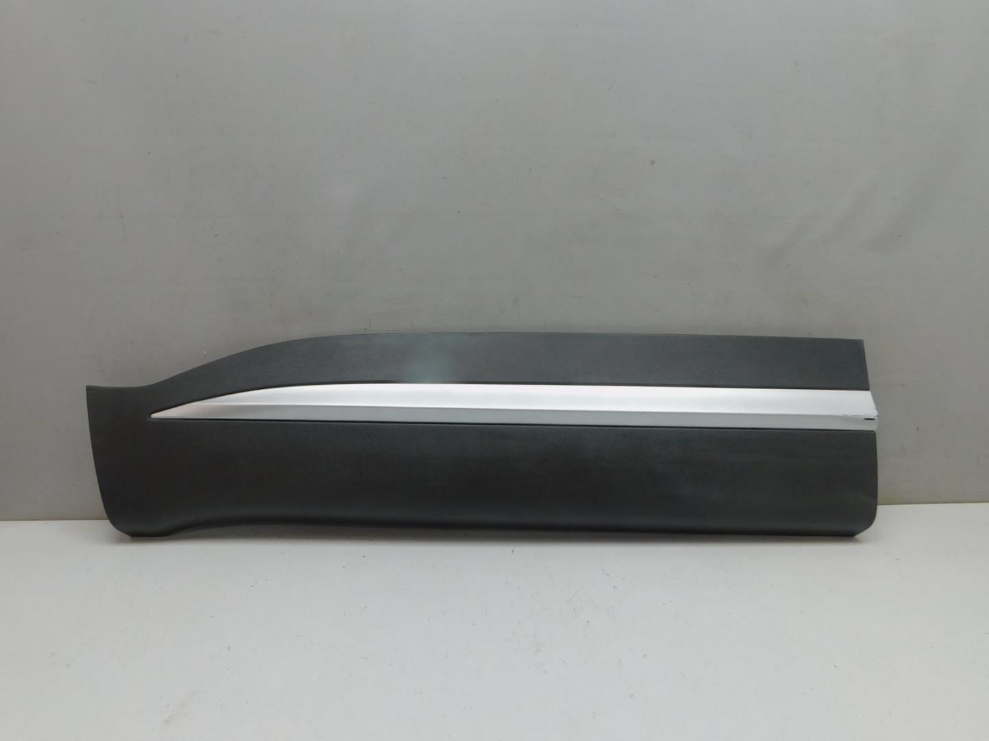 Накладка двери передней левой