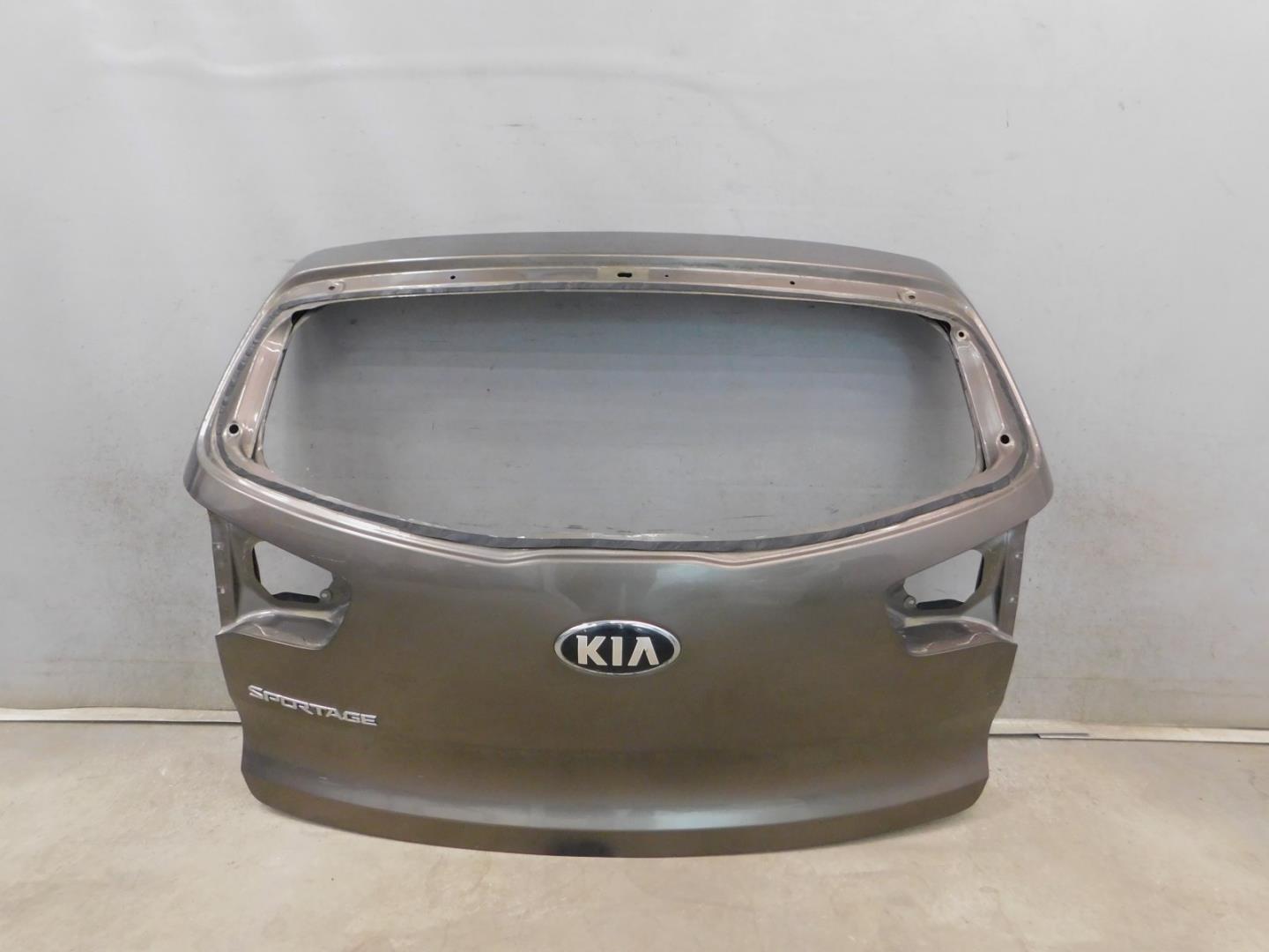 Дверь багажника