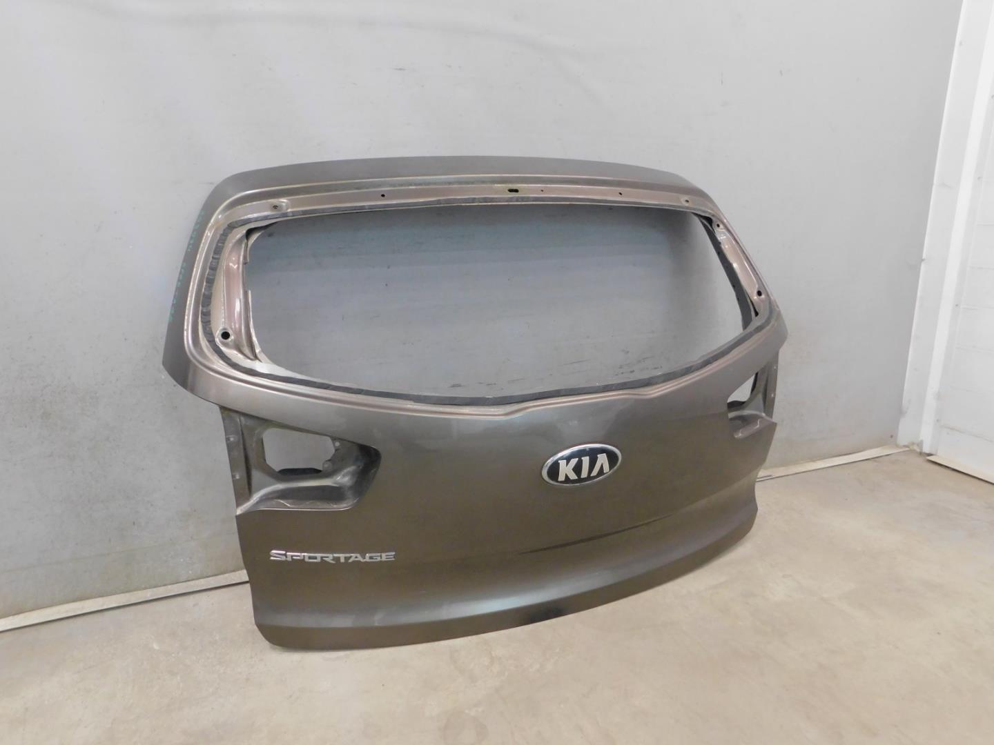 Дверь багажника