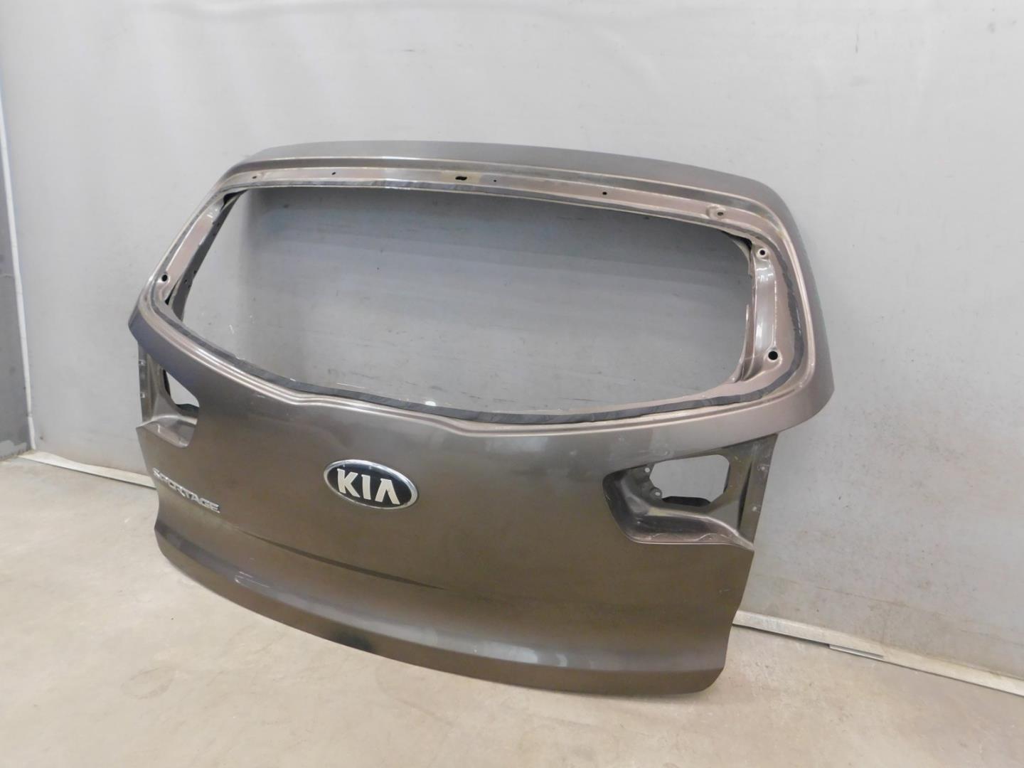 Дверь багажника