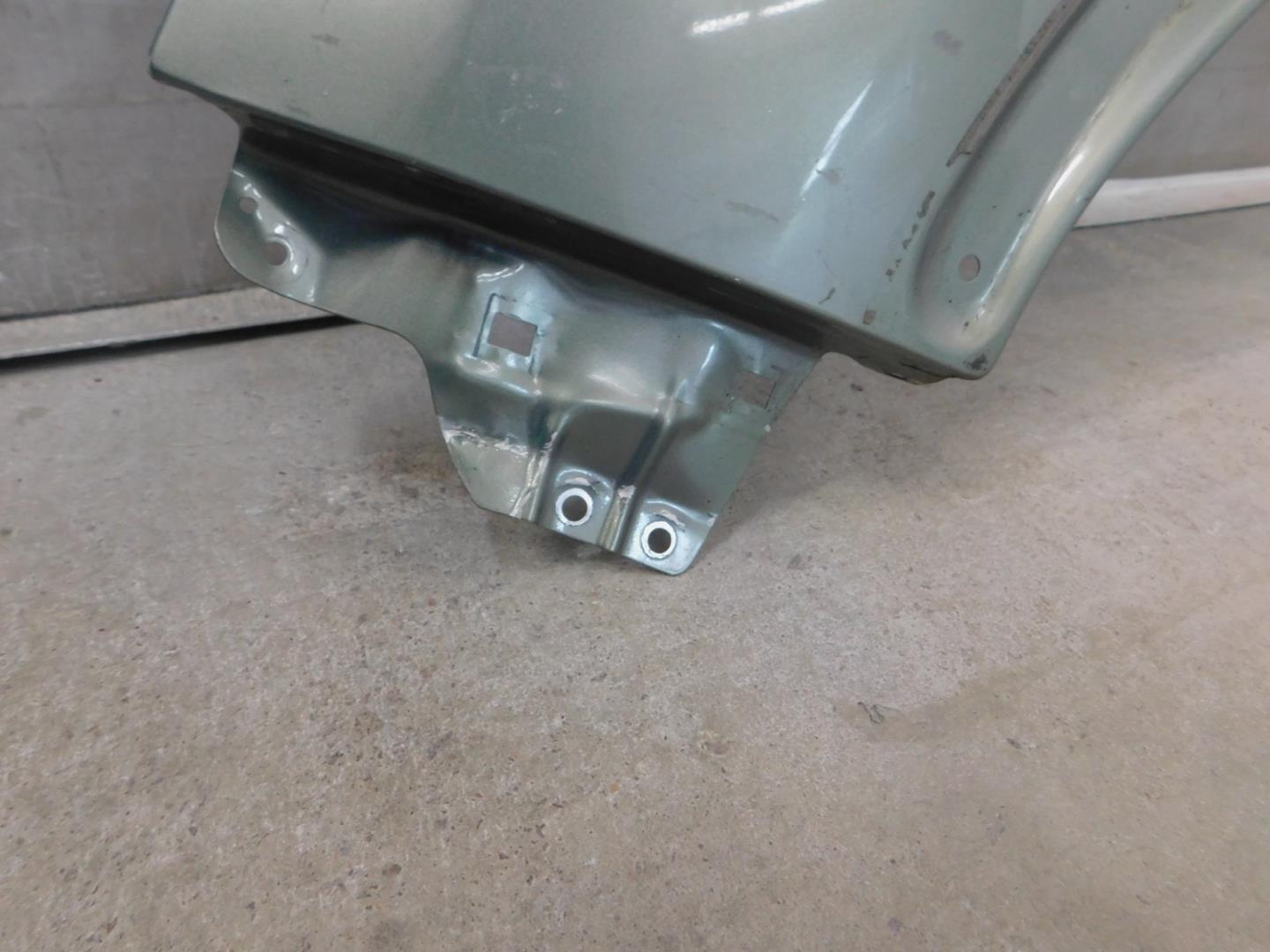 Крыло переднее левое