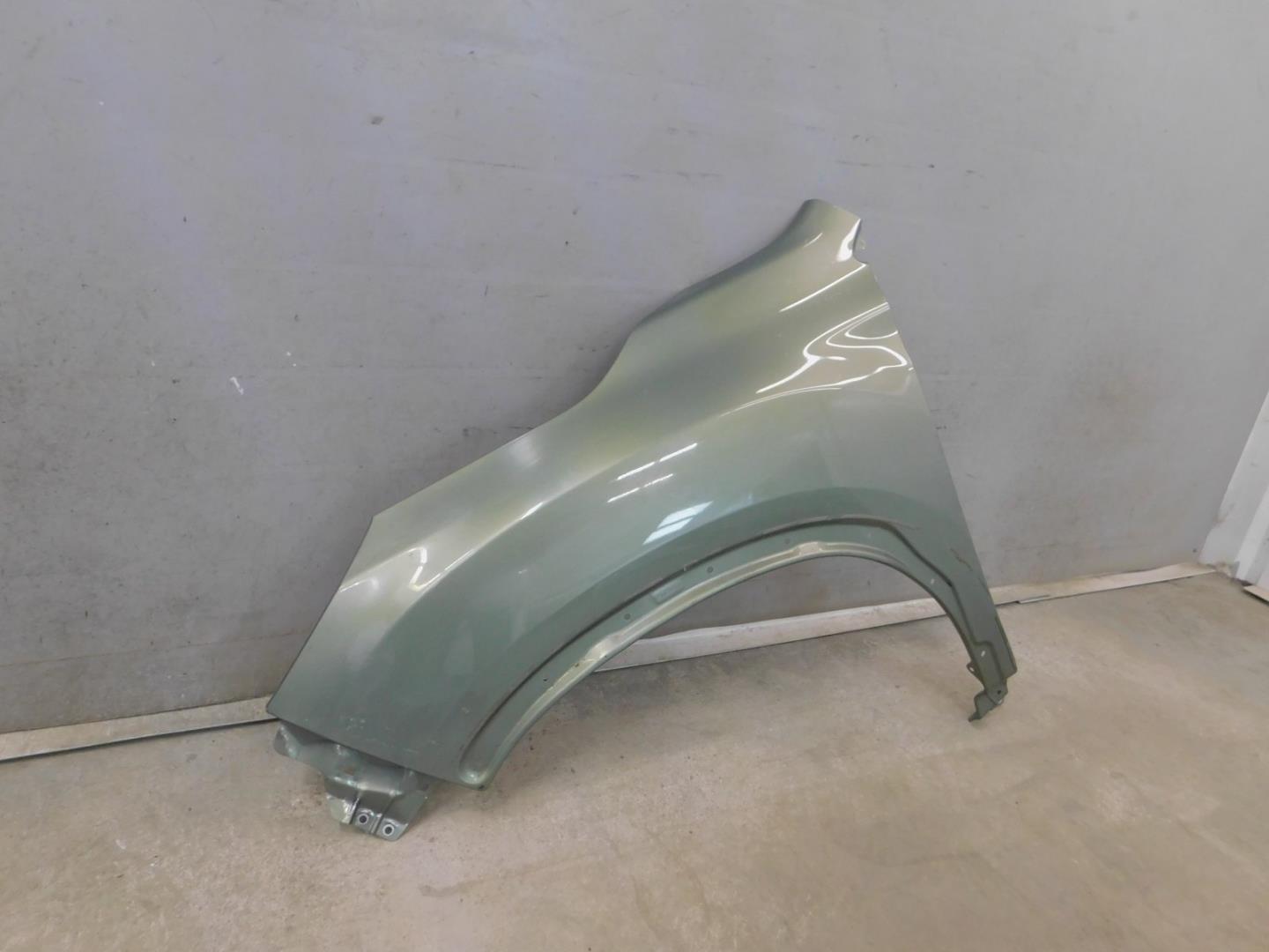 Крыло переднее левое