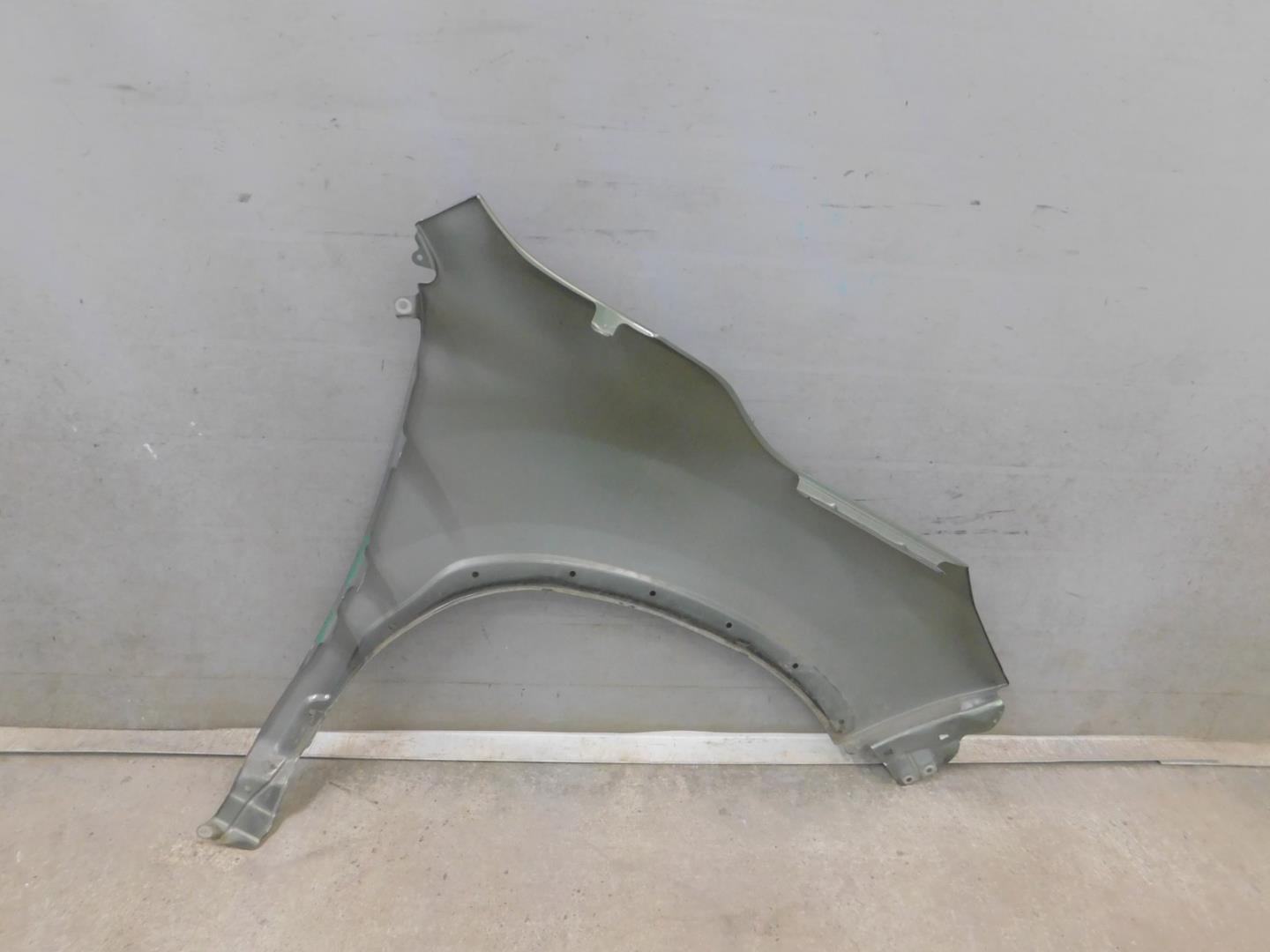 Крыло переднее левое