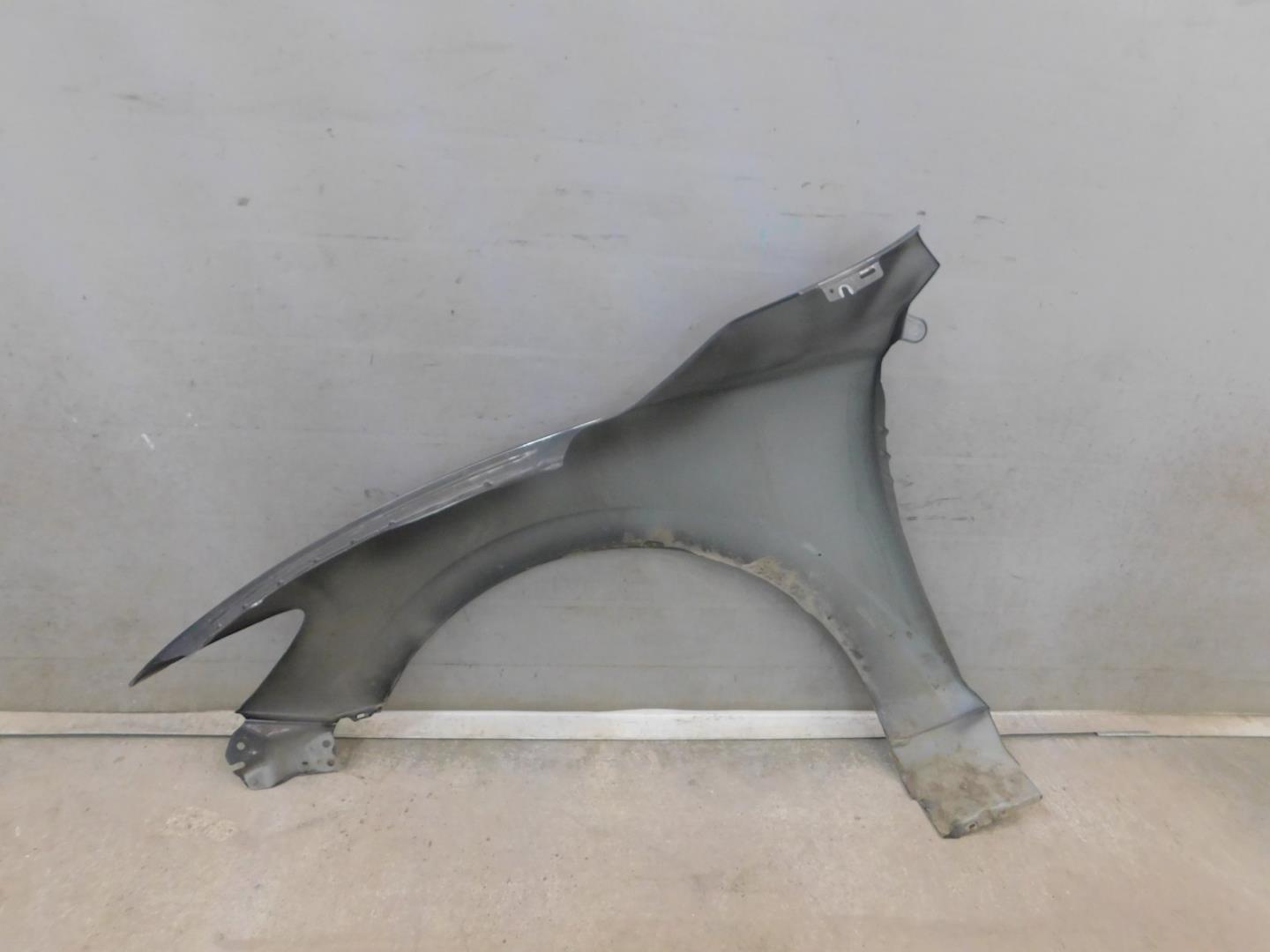 Крыло переднее правое