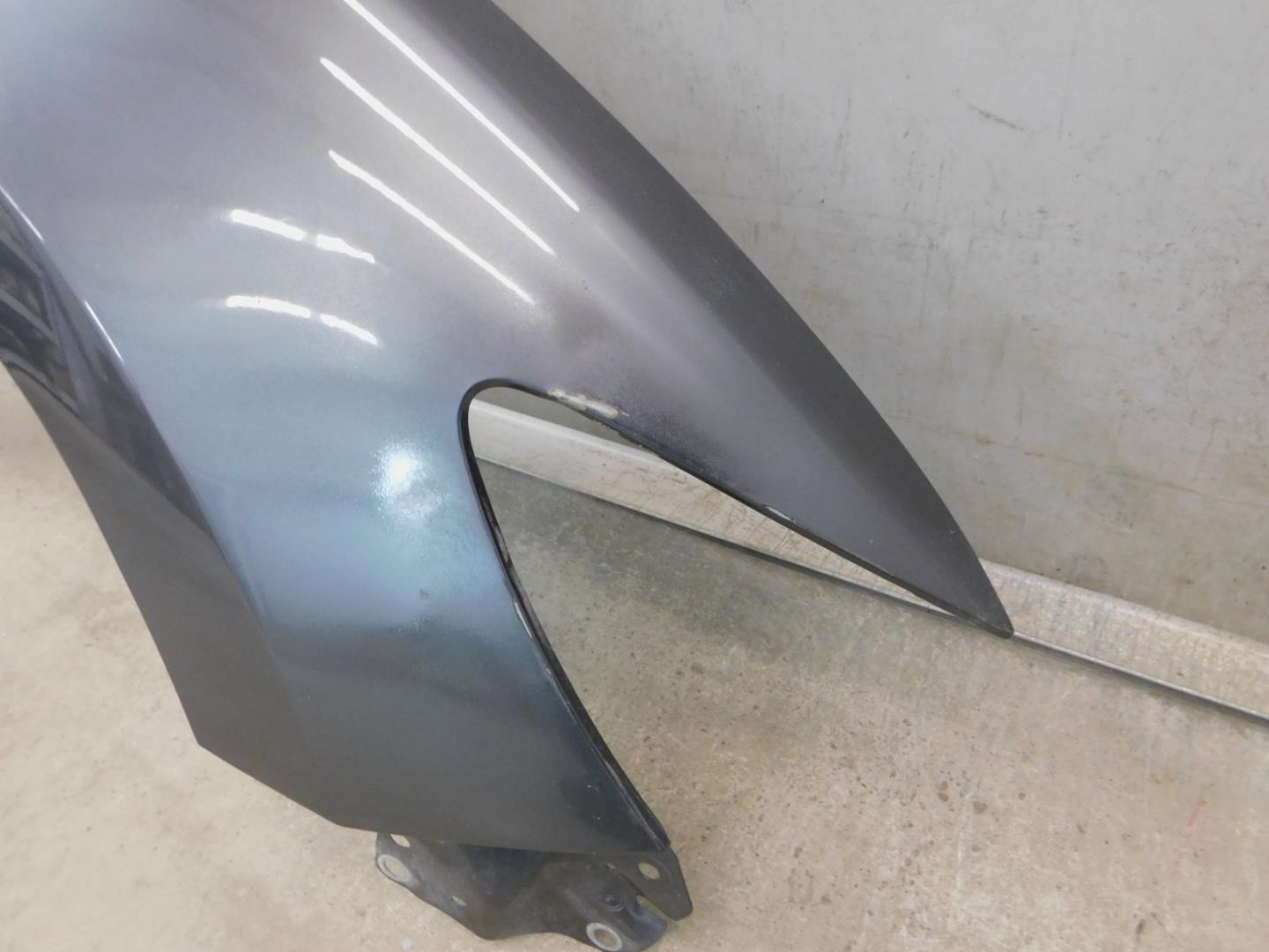 Крыло переднее правое