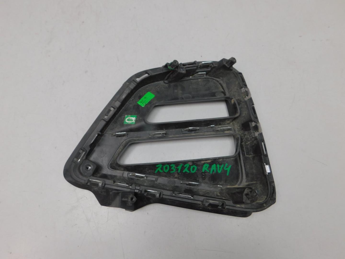 Решетка в бампер правая