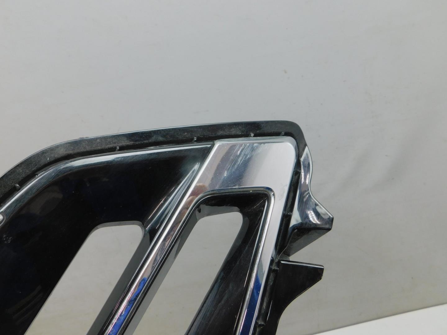 Решетка в бампер правая