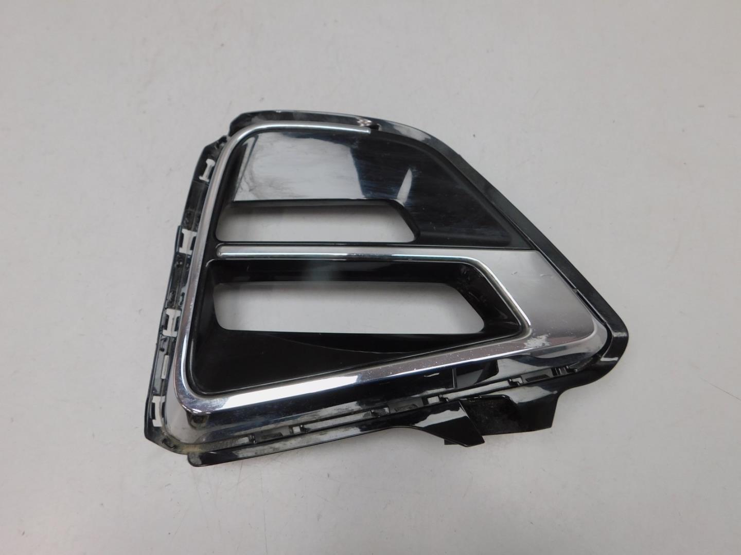 Решетка в бампер правая