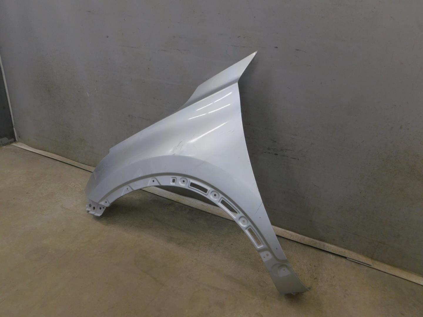 Крыло переднее левое