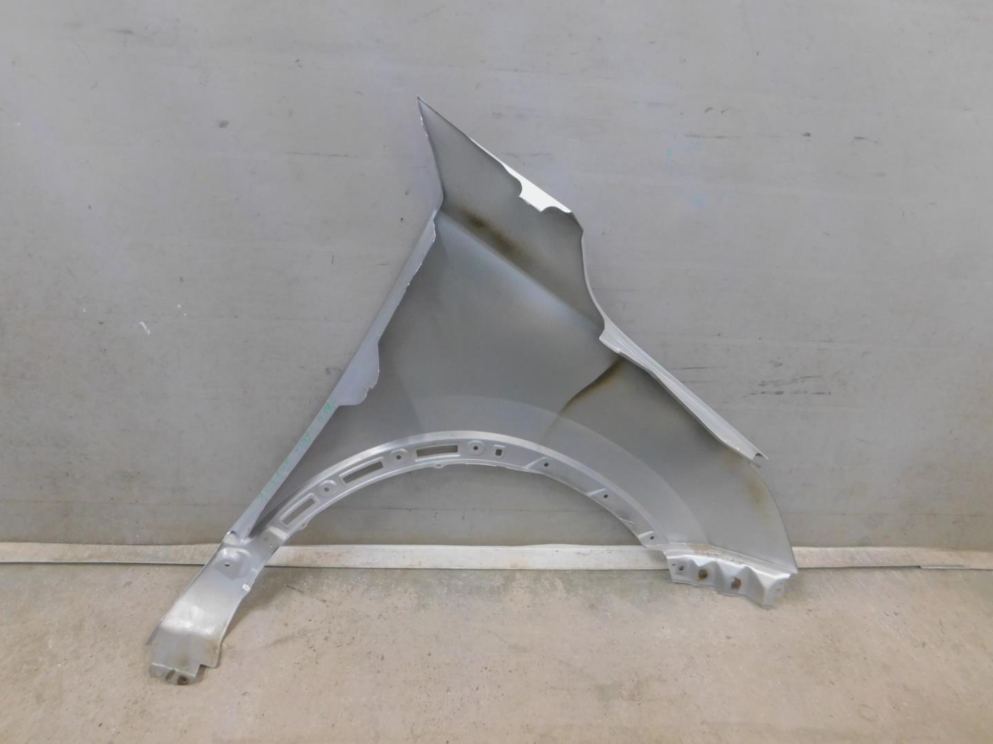 Крыло переднее левое