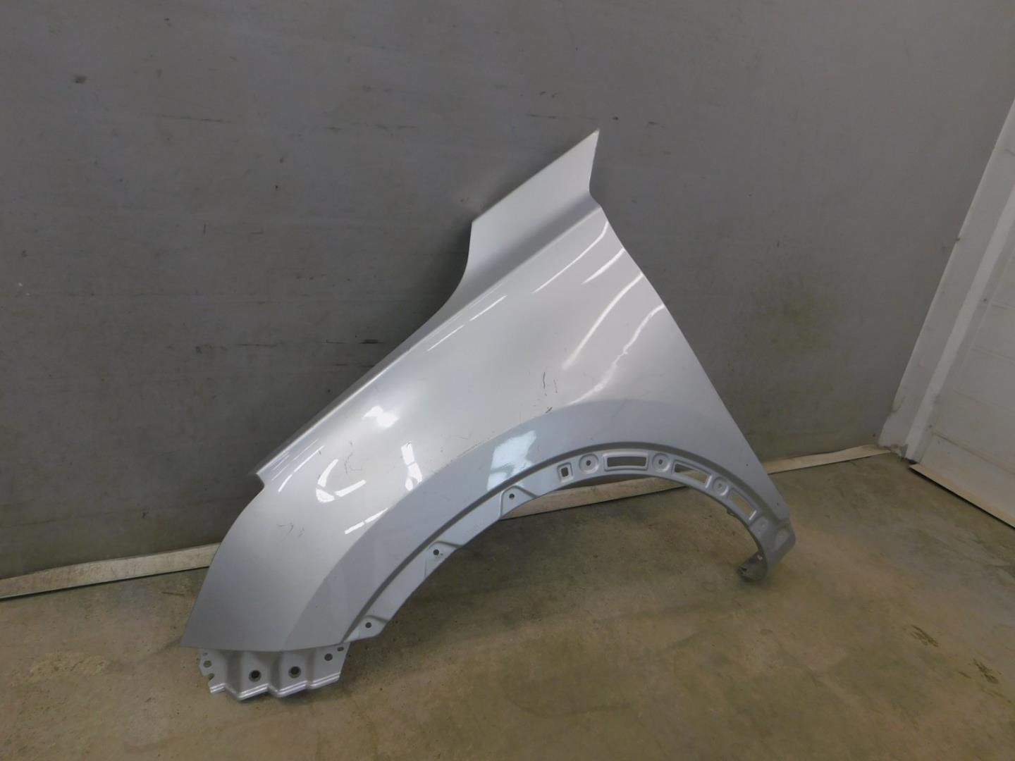 Крыло переднее левое