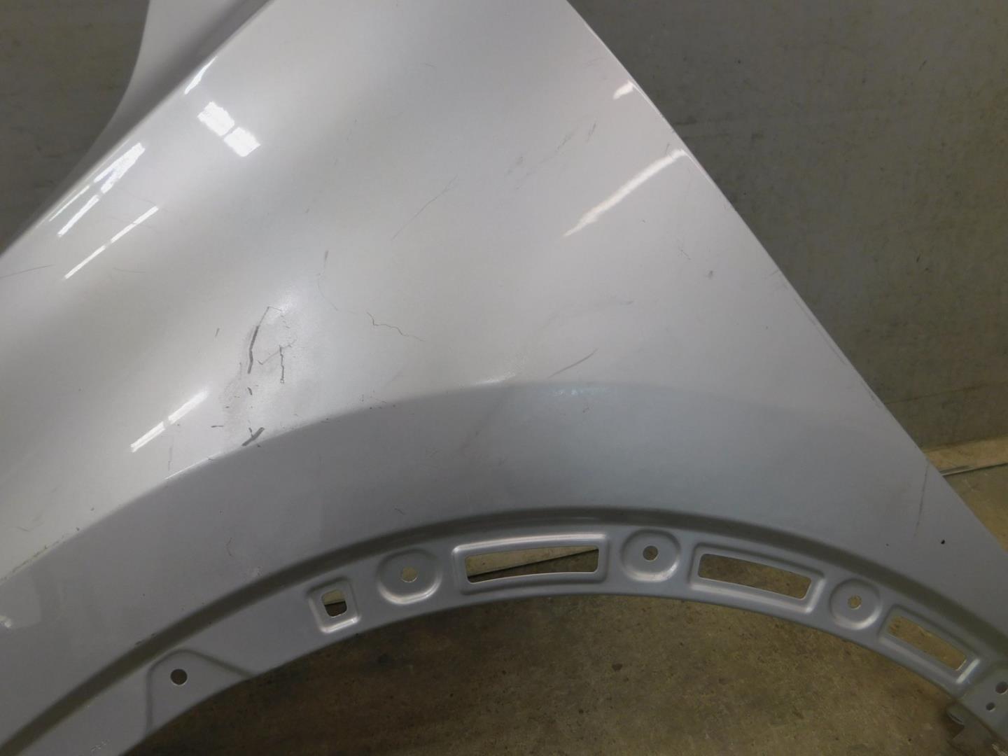 Крыло переднее левое