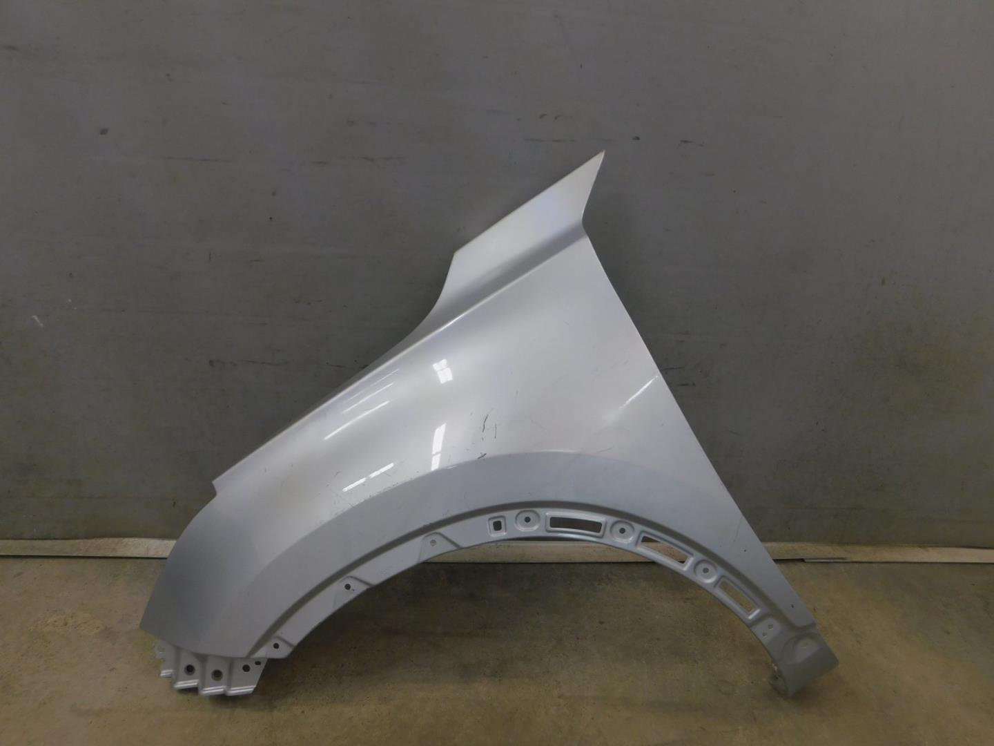 Крыло переднее левое