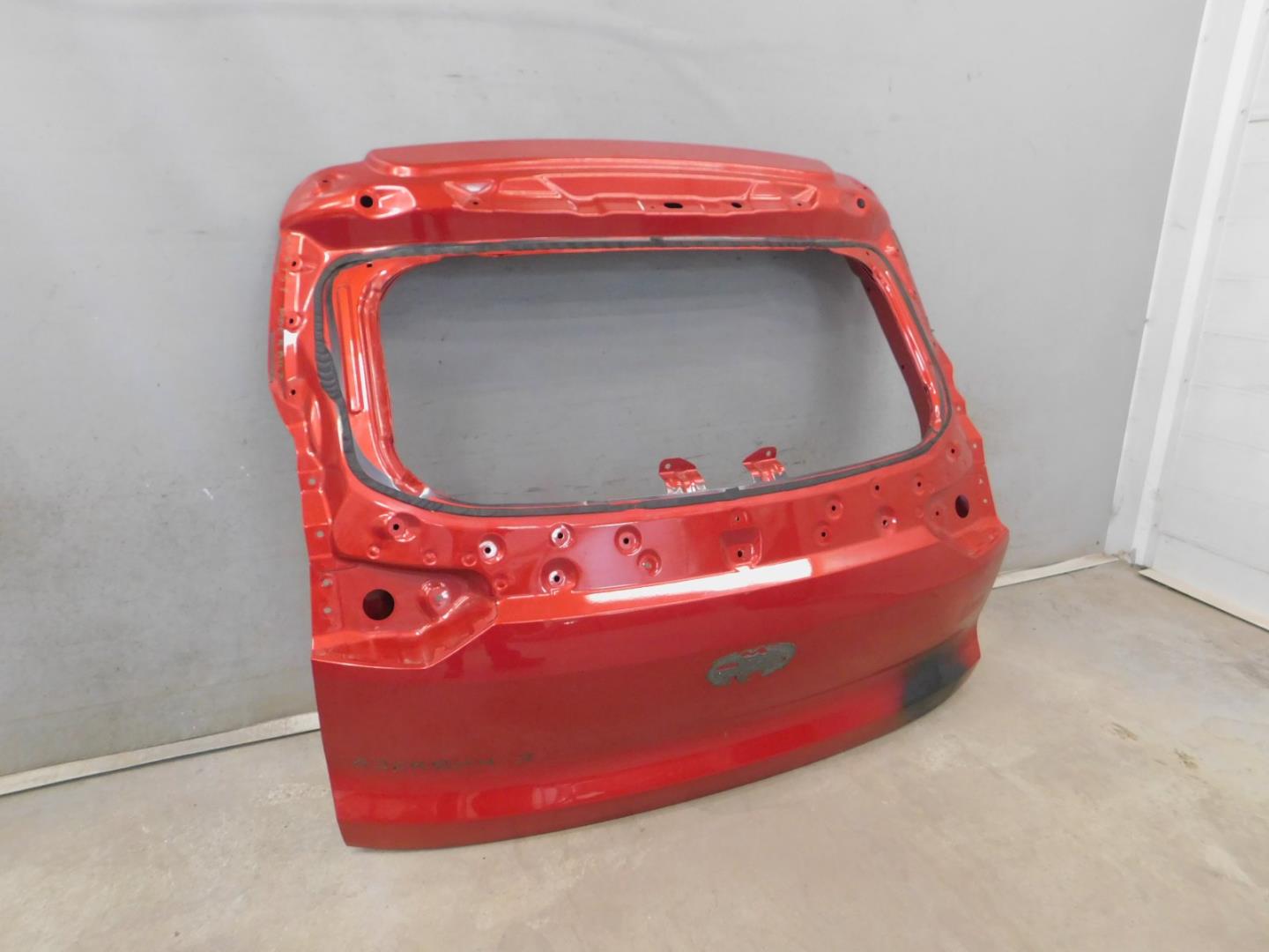 Дверь багажника