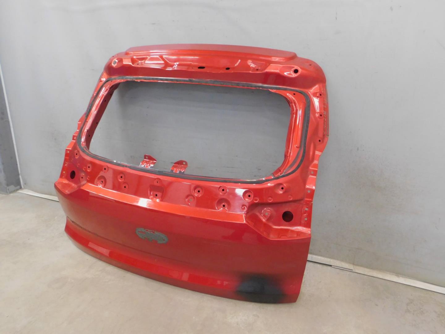 Дверь багажника