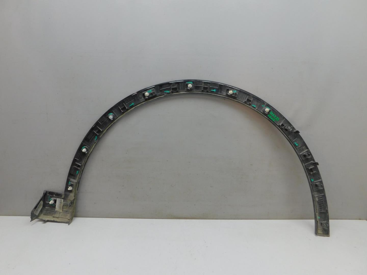 Накладка переднего крыла левого