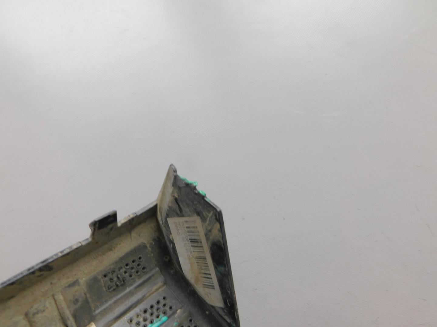 Накладка переднего крыла левого