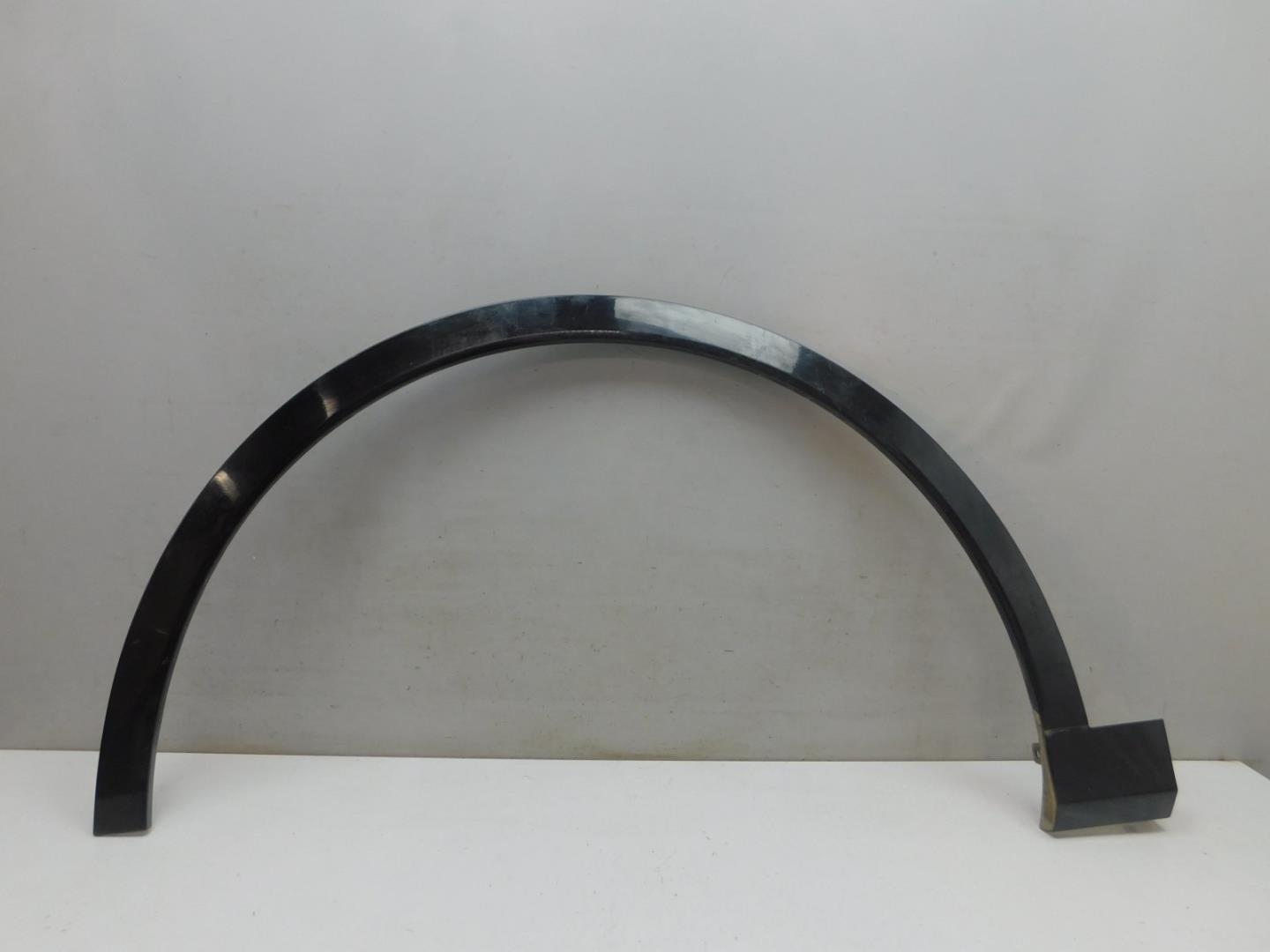 Накладка переднего крыла левого