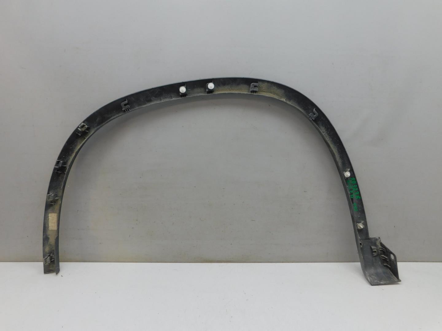 Накладка переднего крыла правого