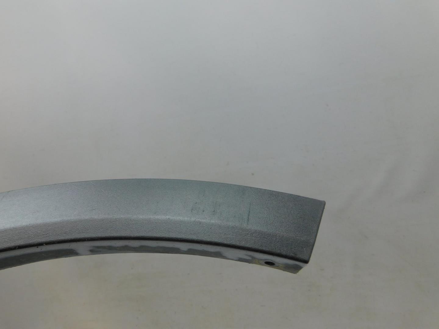 Накладка переднего крыла правого