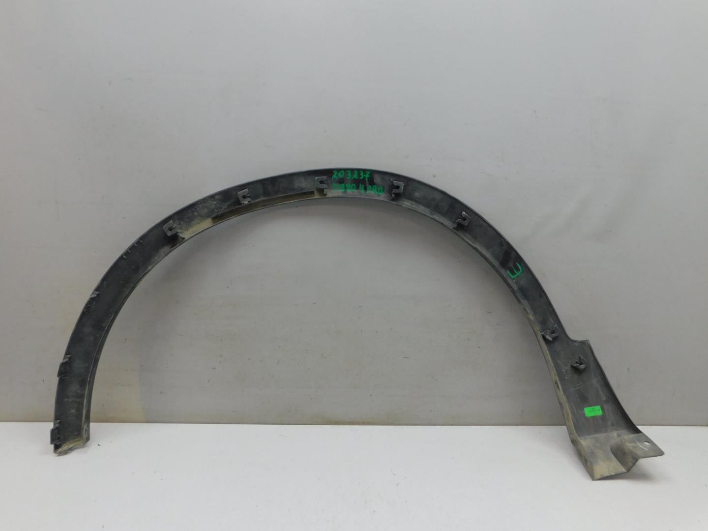 Накладка переднего крыла правого