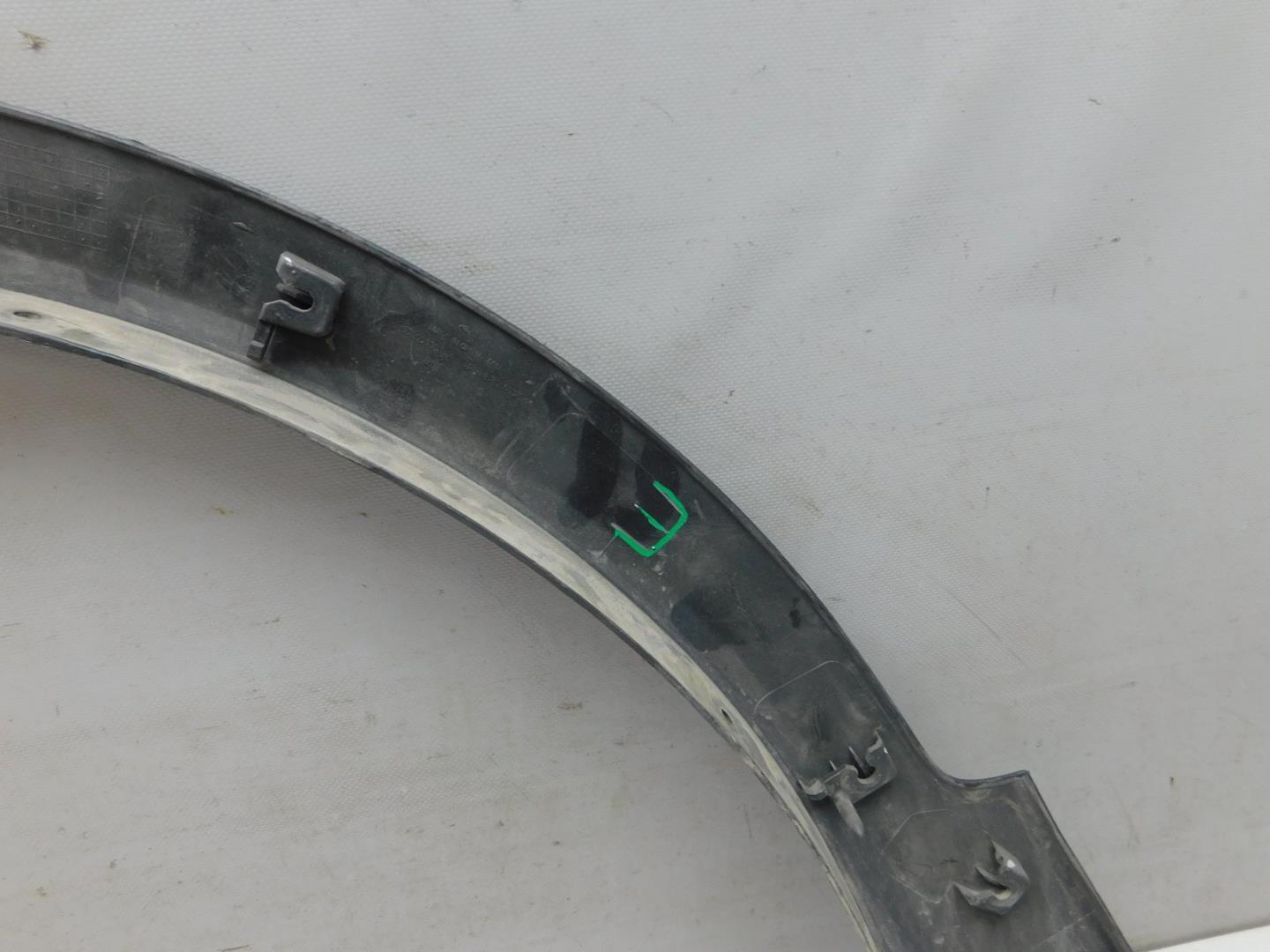 Накладка переднего крыла правого