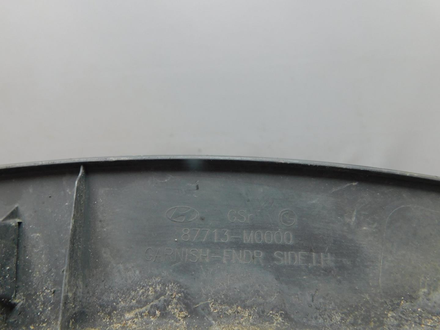 Накладка переднего крыла левого