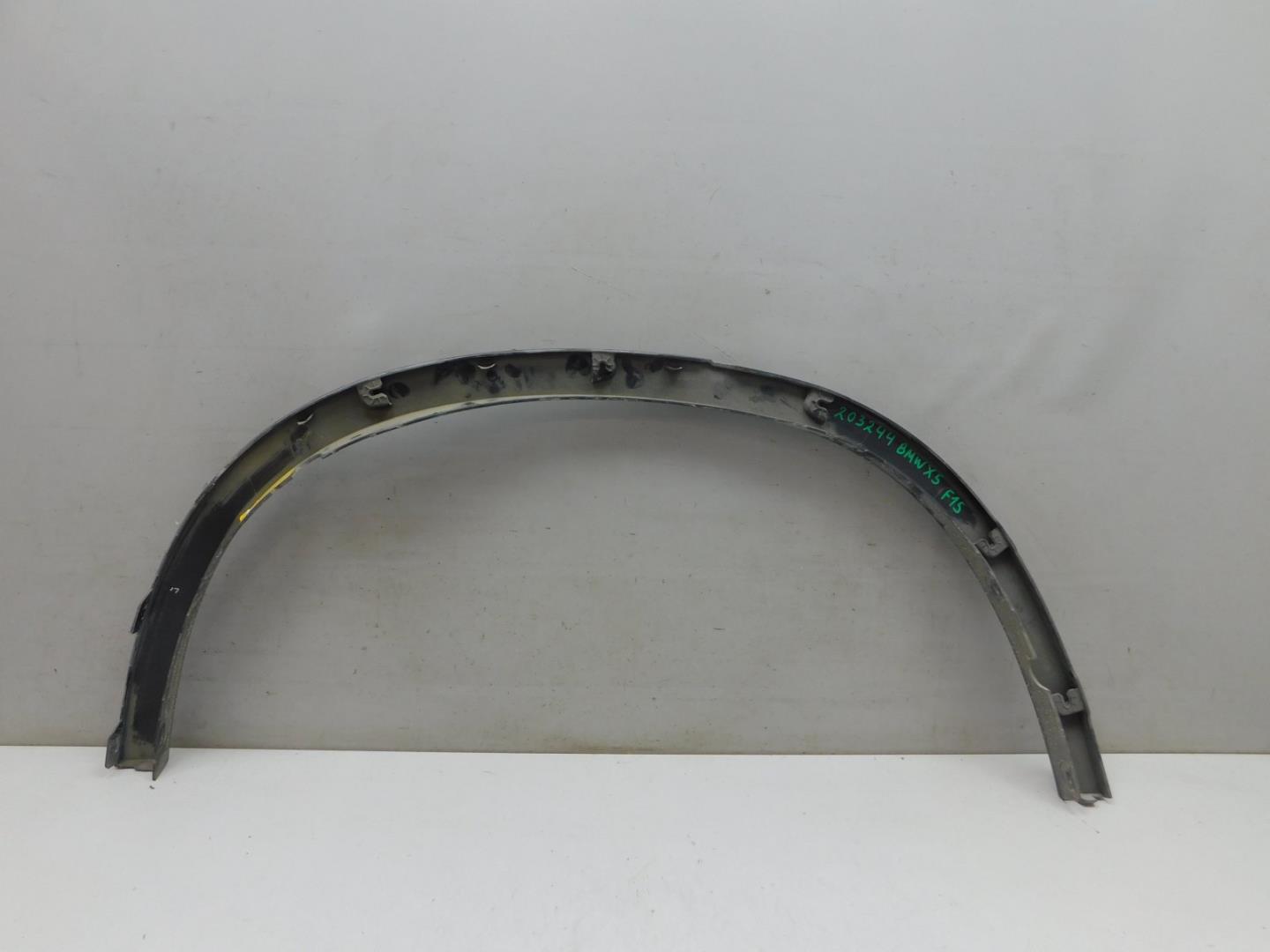 Накладка заднего крыла левого