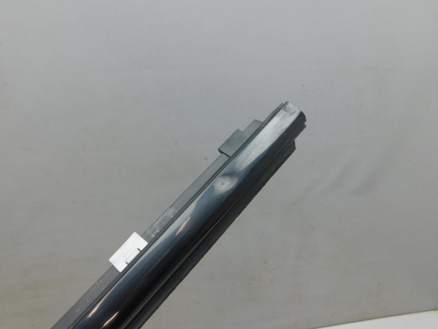 Накладка стекла переднего правого