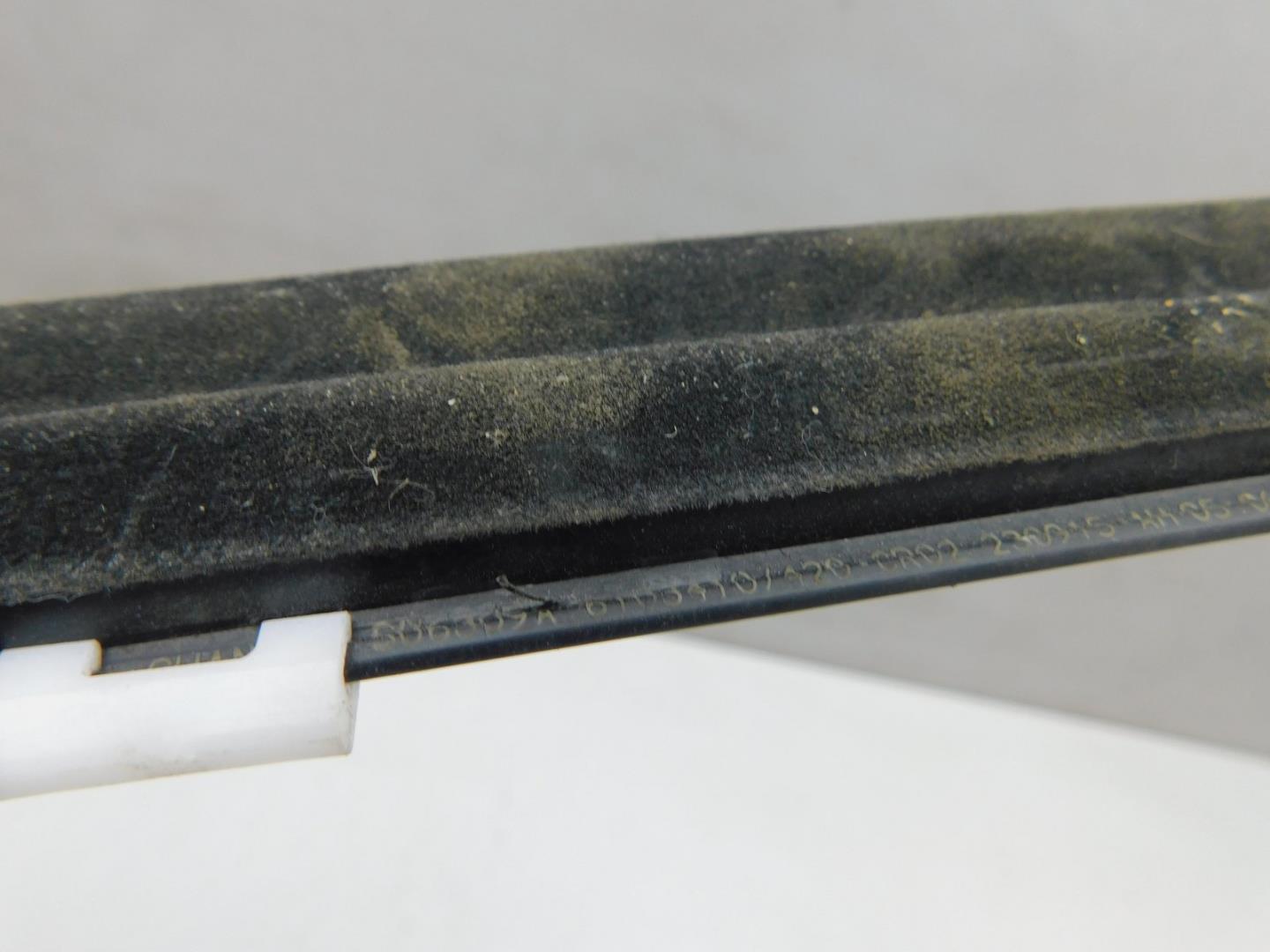 Накладка стекла переднего правого