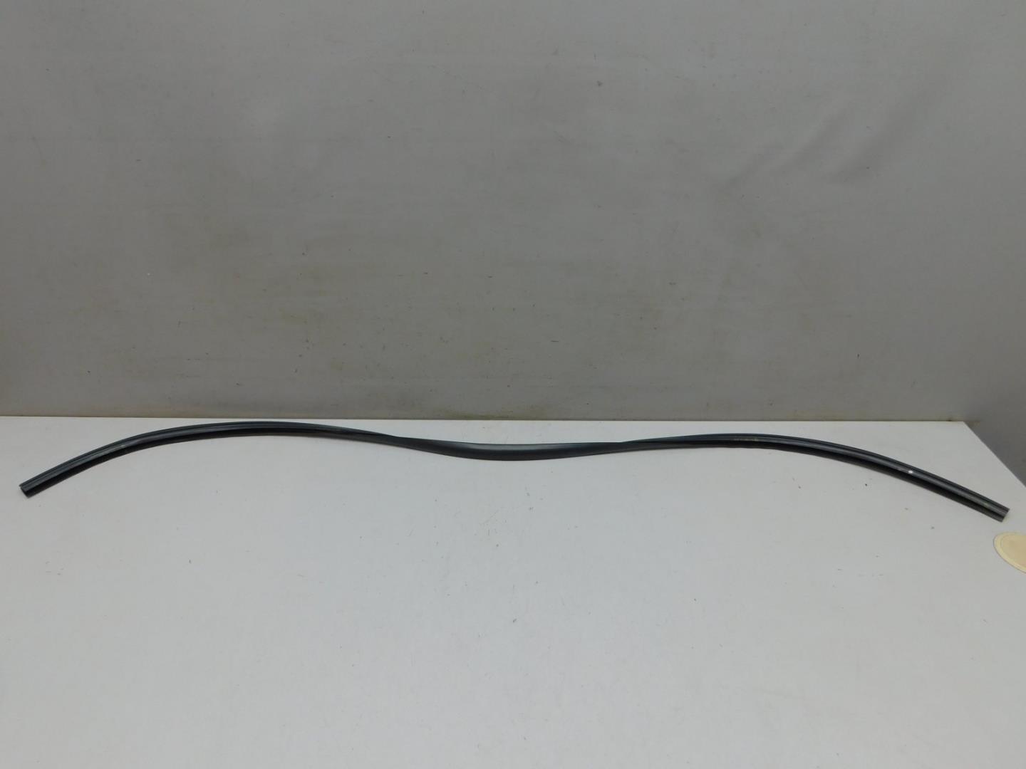 Молдинг лобового стекла