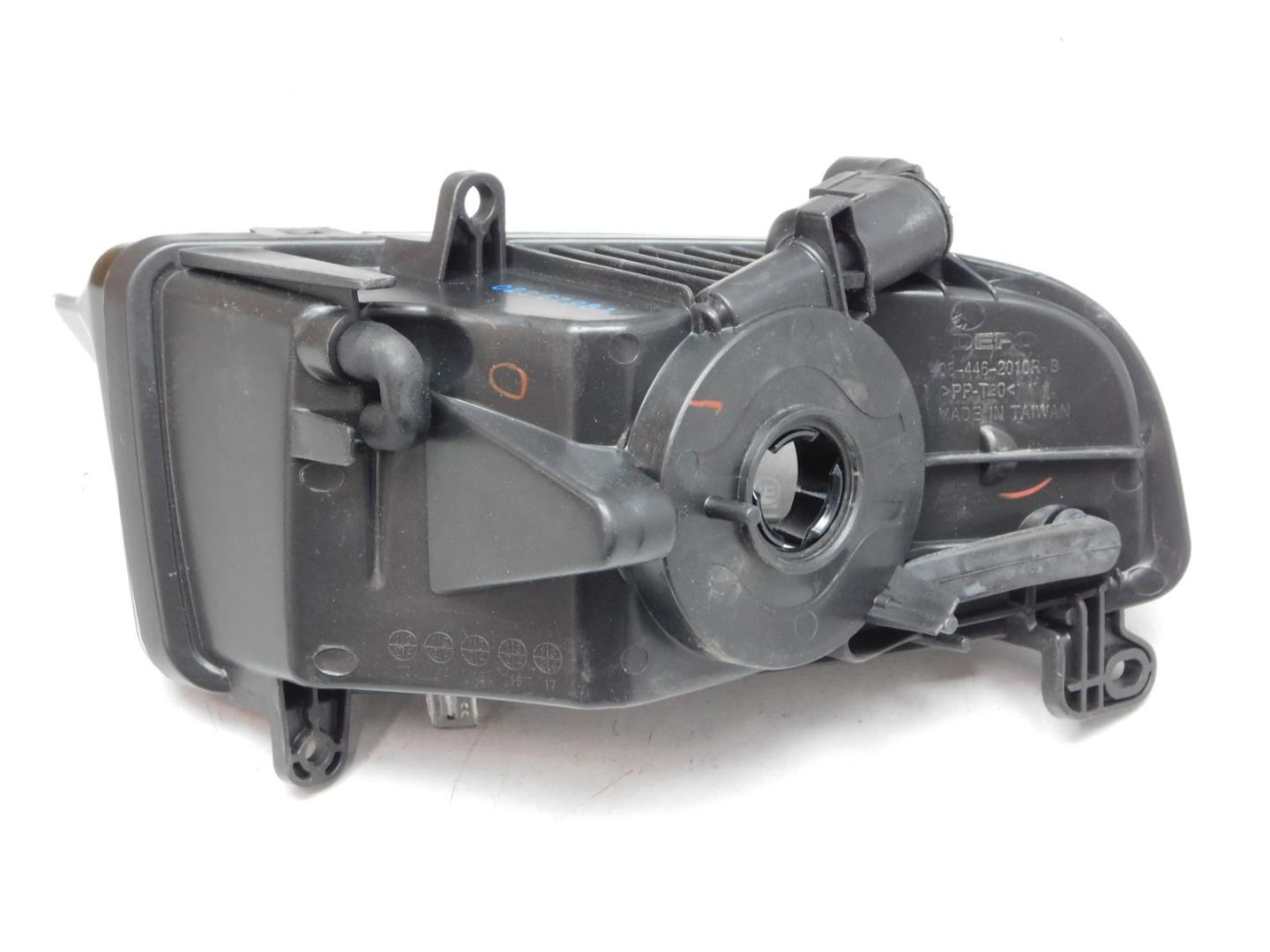 Фара противотуманная правая