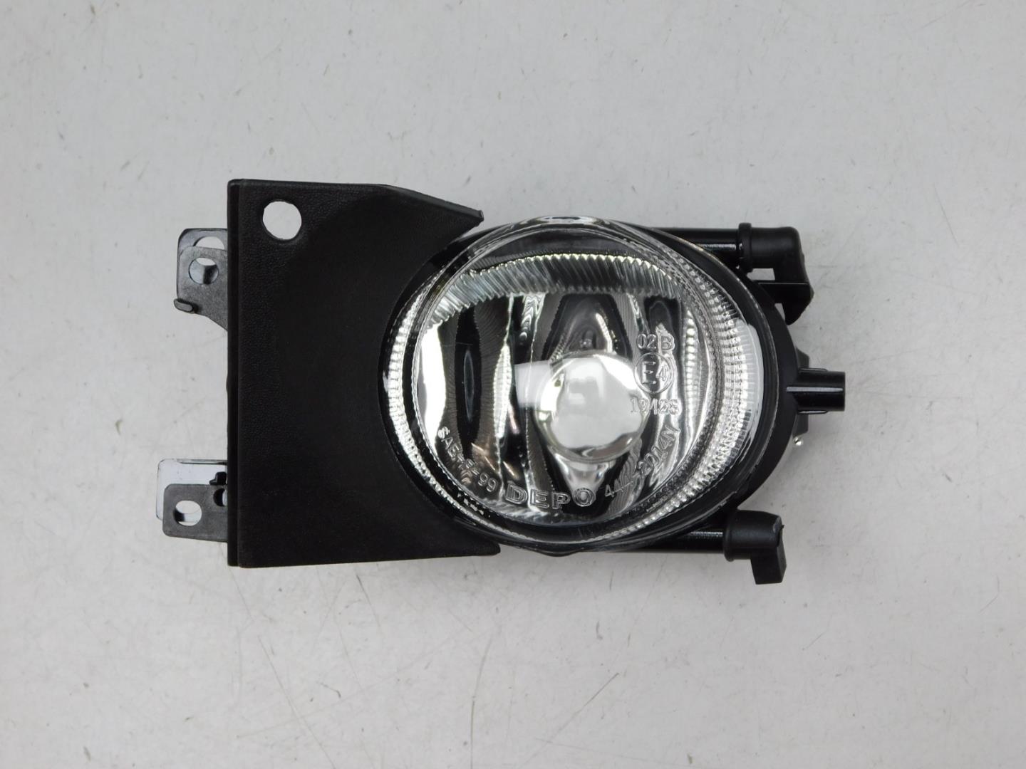 Фара противотуманная левая