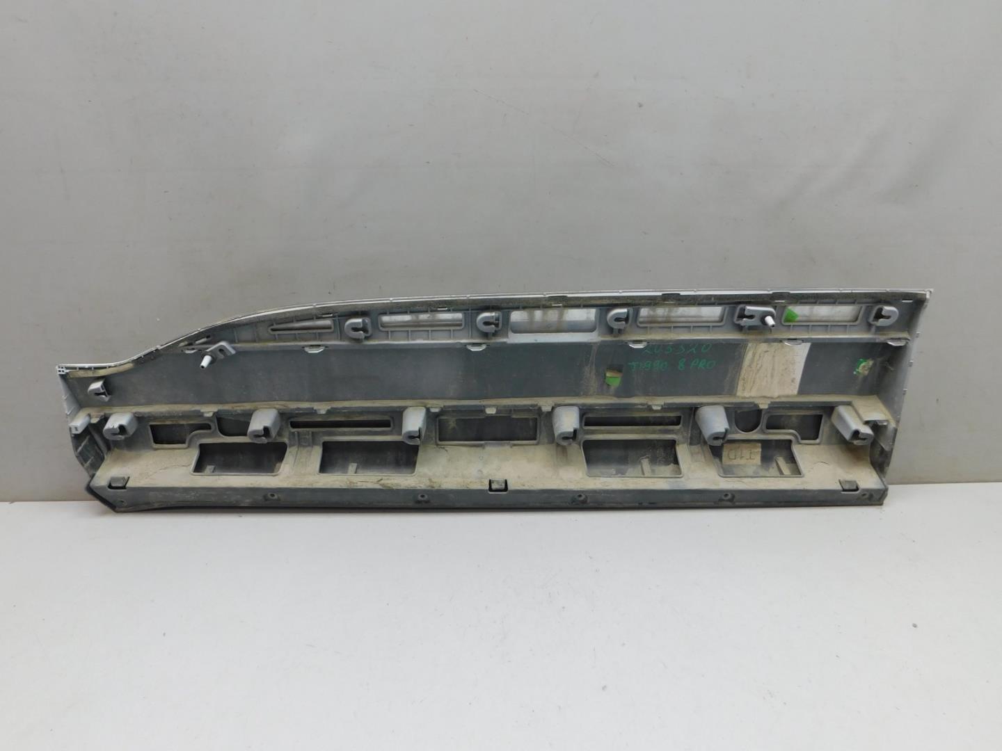 Накладка двери передней правой