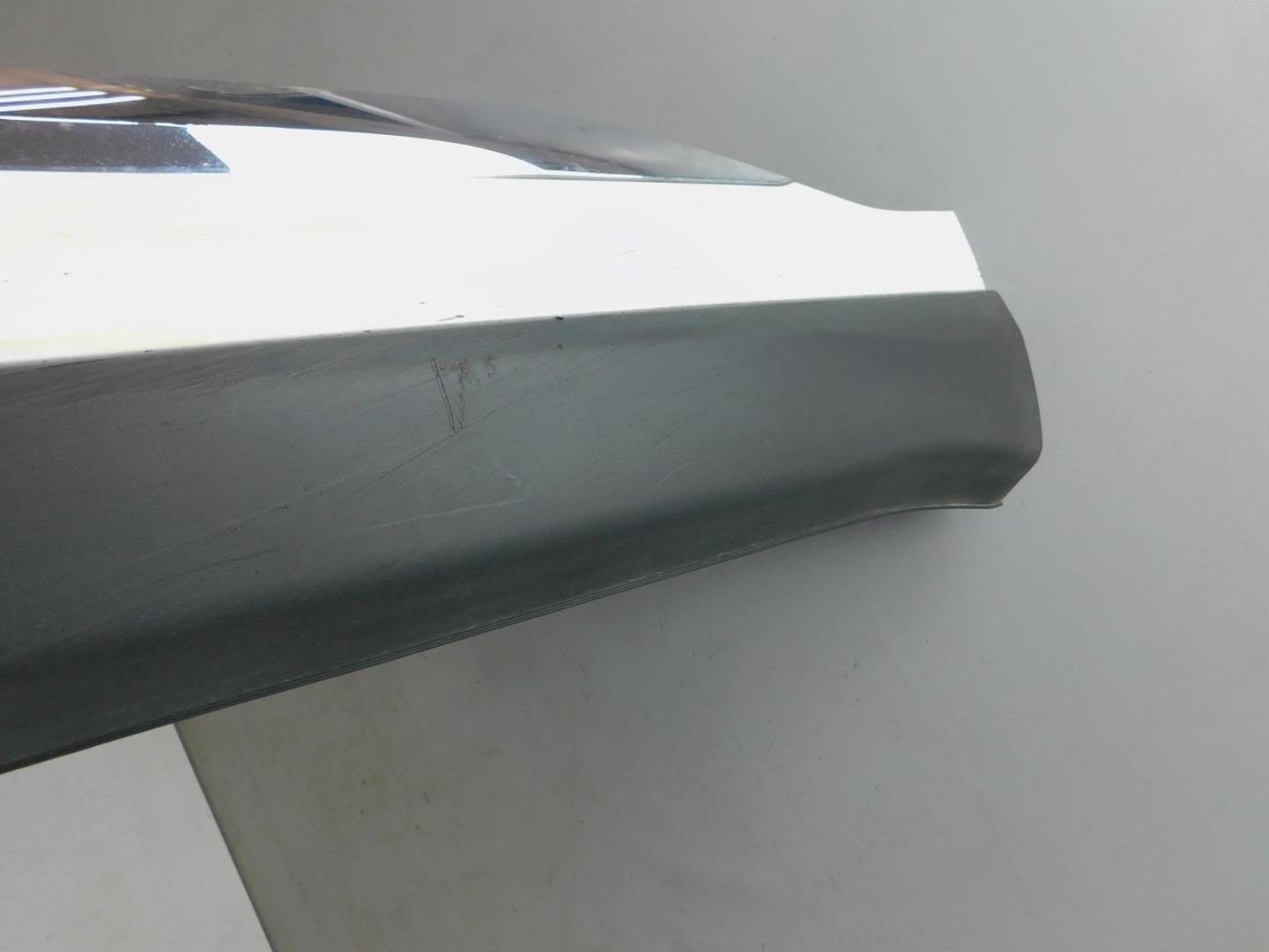 Накладка двери передней правой