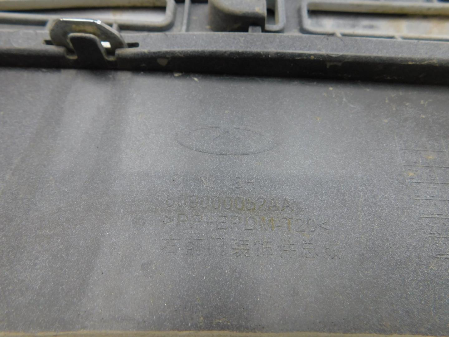 Накладка двери передней правой